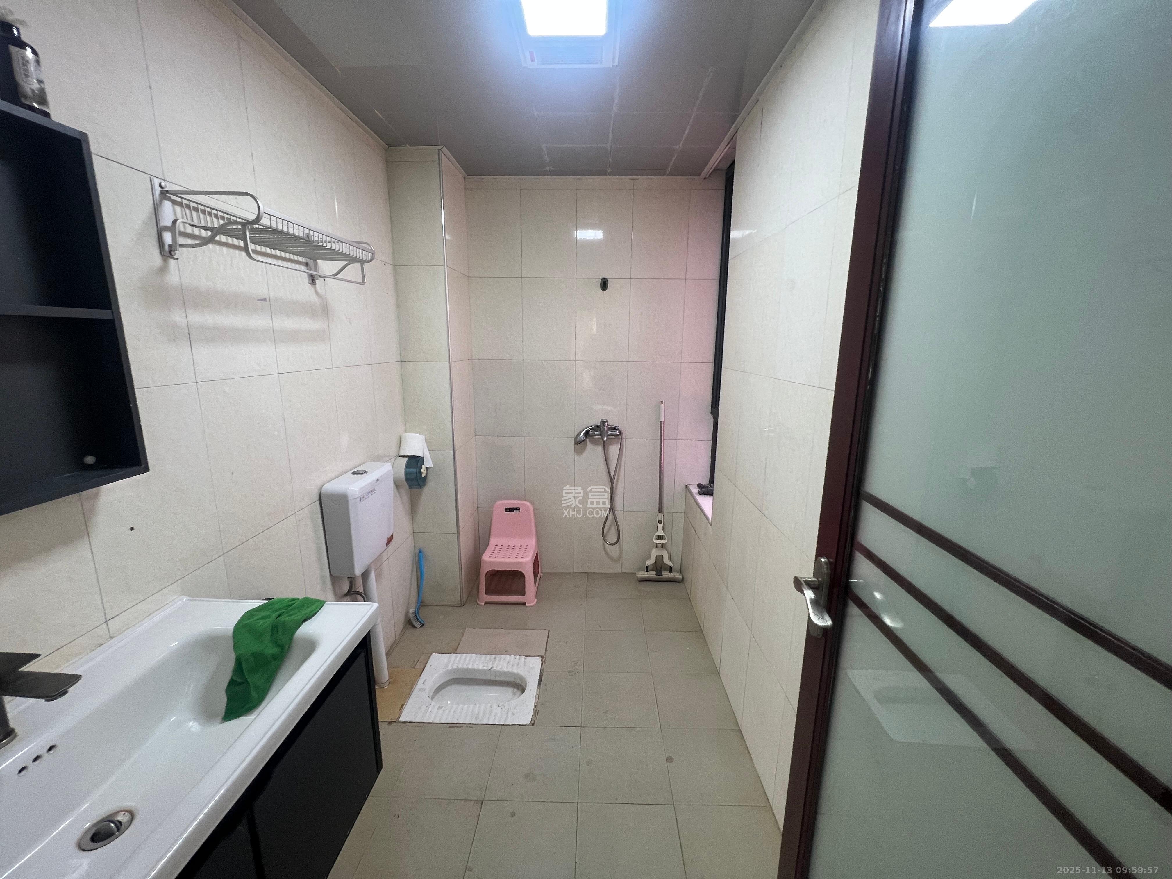 华润凤凰城二期  3室2厅1卫    2000.0元/月室内图