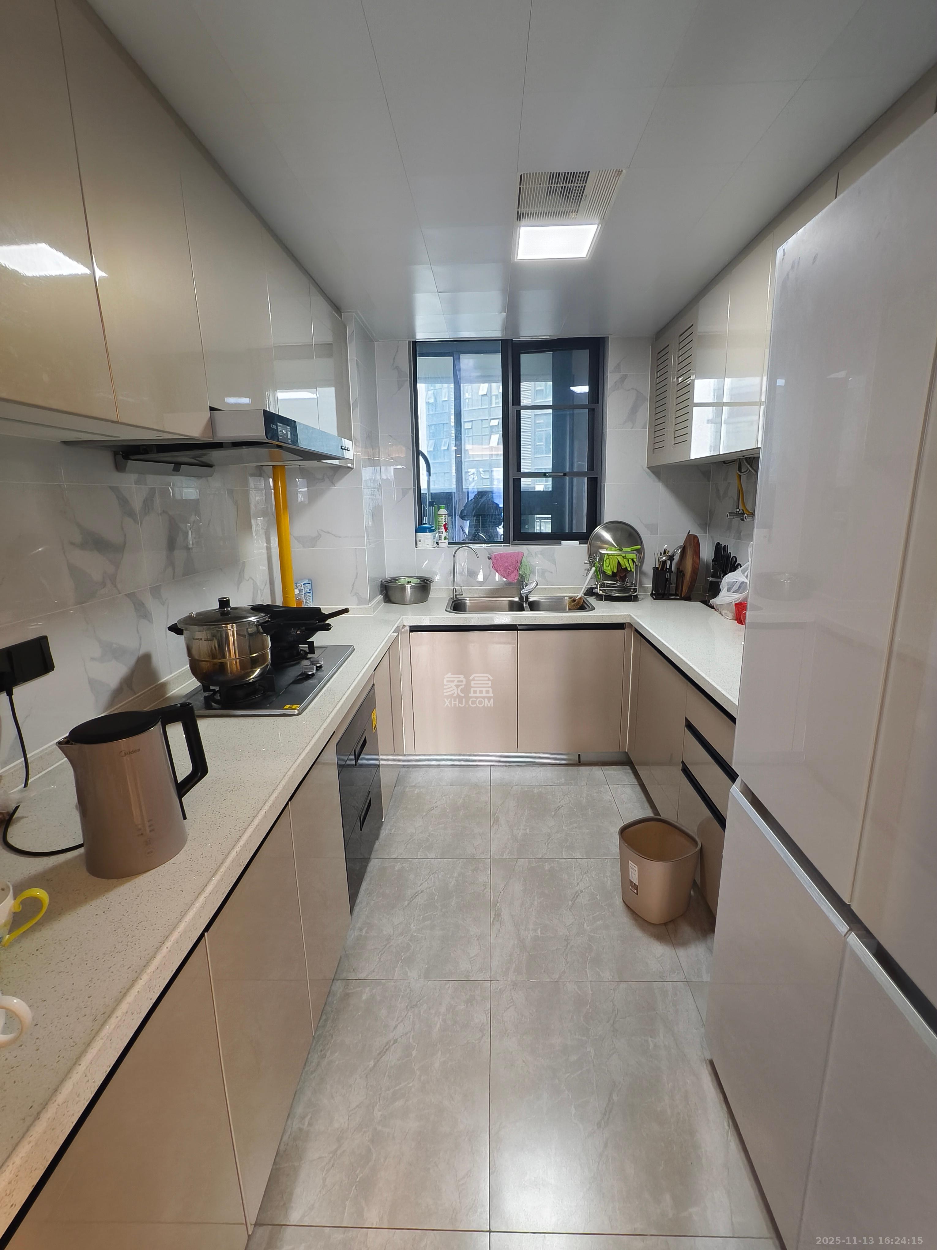 绿地V岛 4室2厅2卫 10000.0元/月 绿地V岛 4室2厅2卫 10000.0元/月室内图