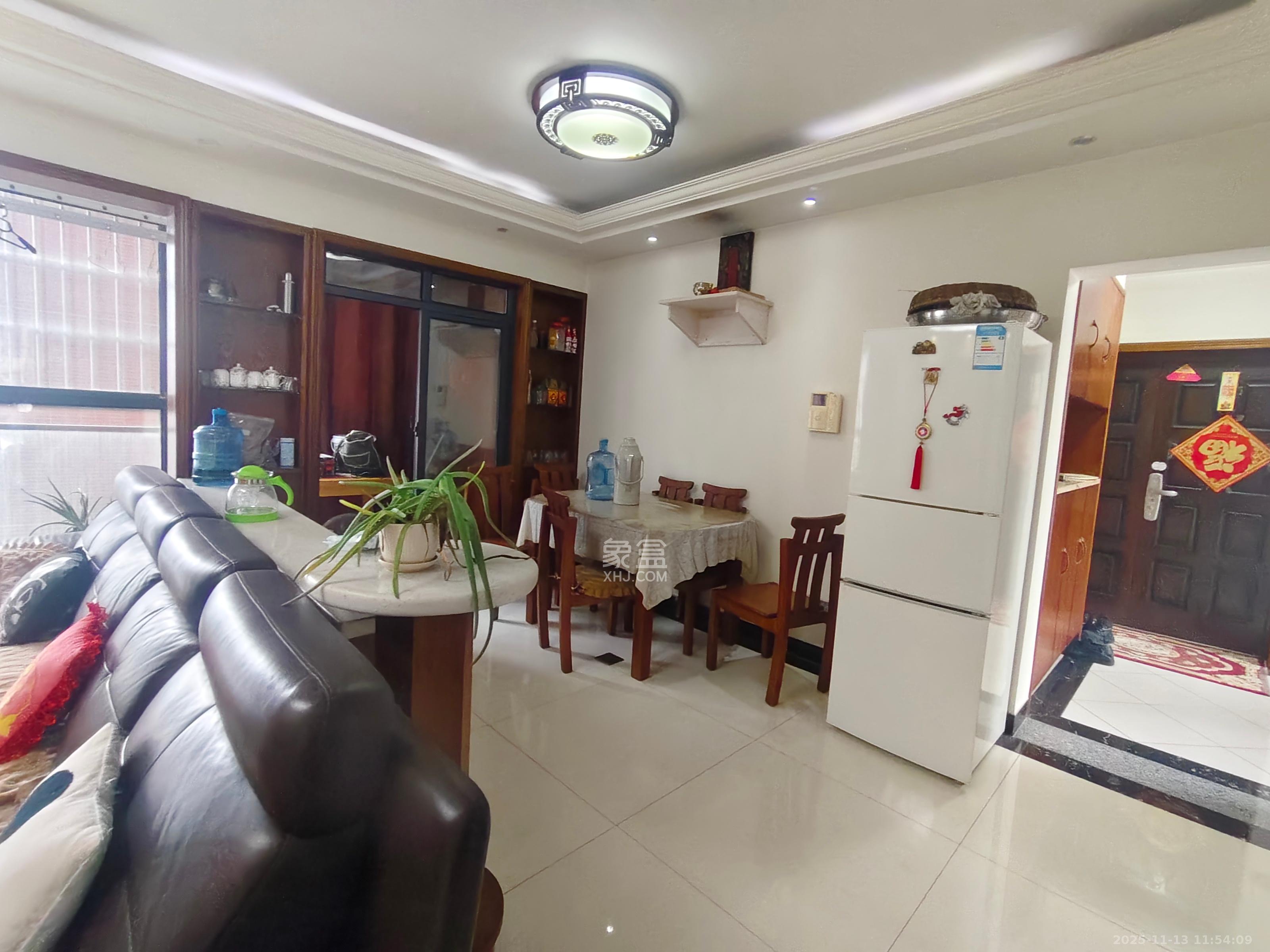 盛地尊域 3室2厅2卫 2200.0元/月 盛地尊域 3室2厅2卫 2200.0元/月室内图