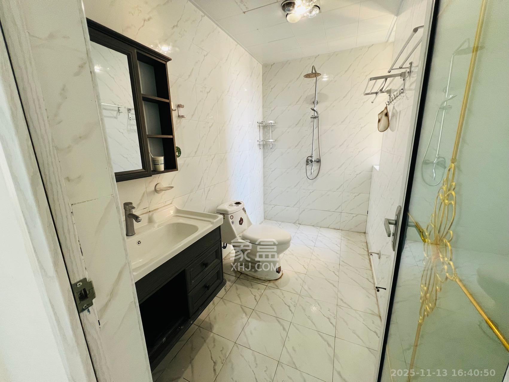 金地格林公馆  3室2厅2卫    3200.0元/月室内图