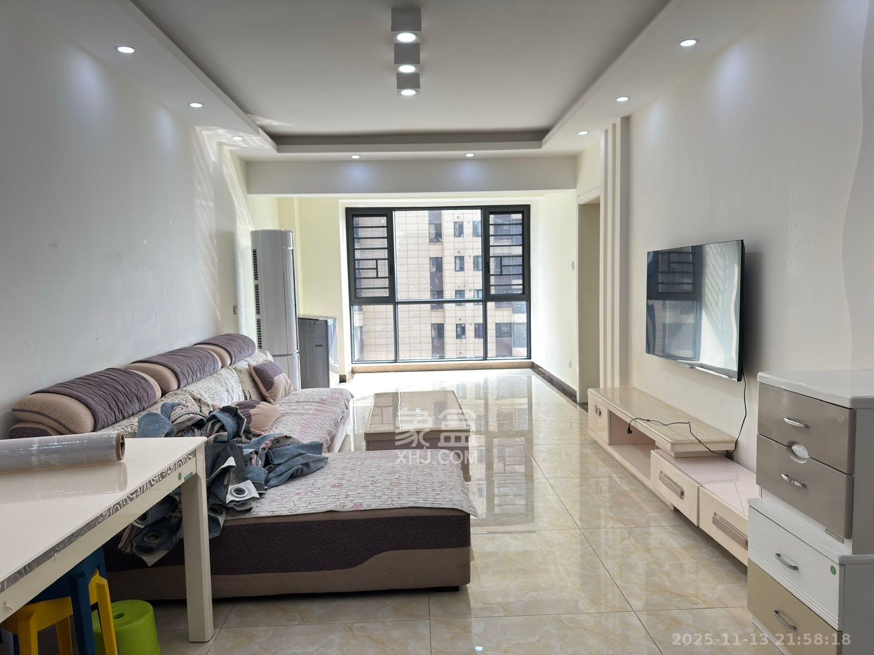 保利香槟国际  3室2厅1卫    2000.0元/月室内图