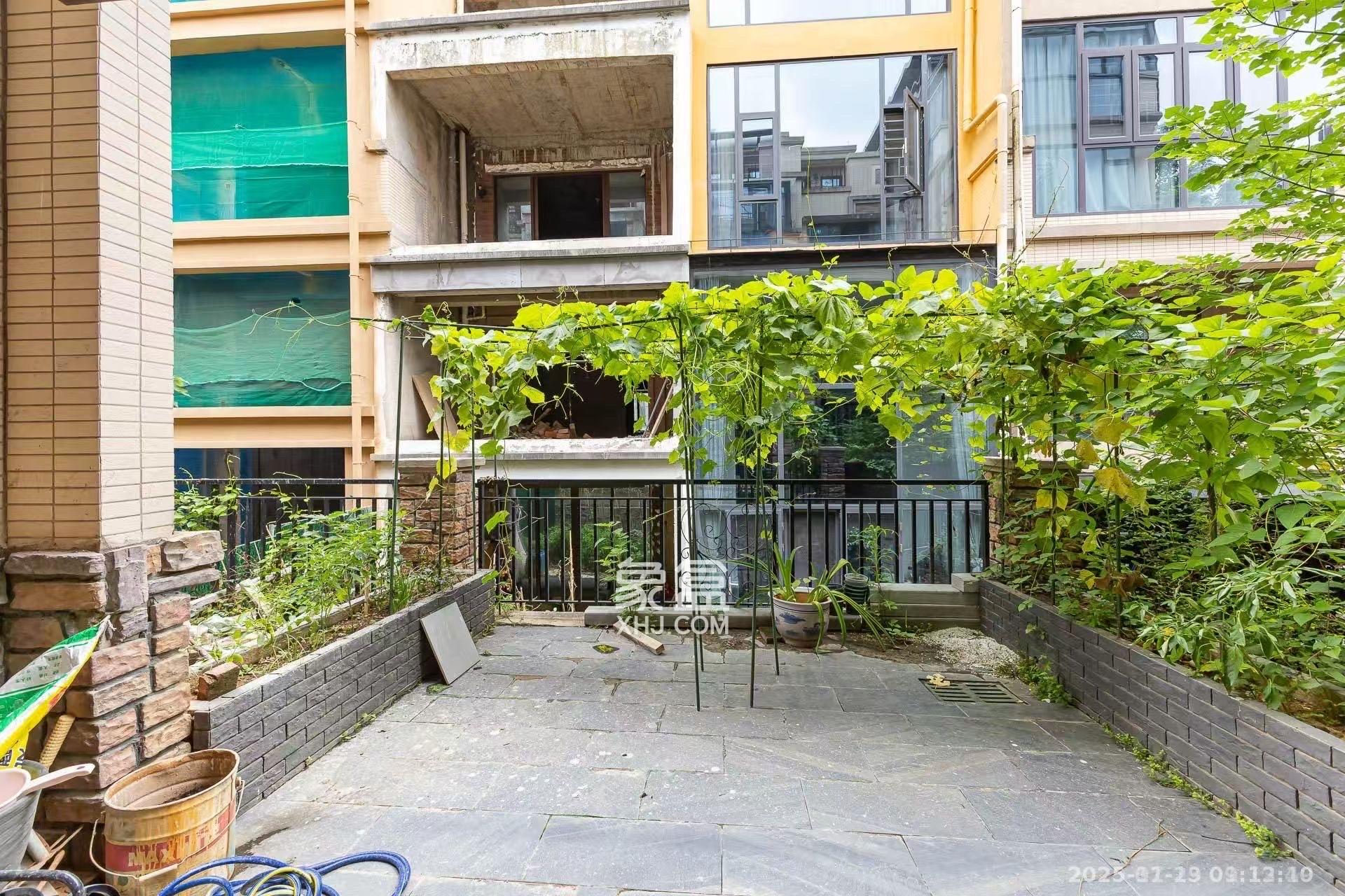 盈峰翠邸  5室2厅3卫    10000.0元/月室内图