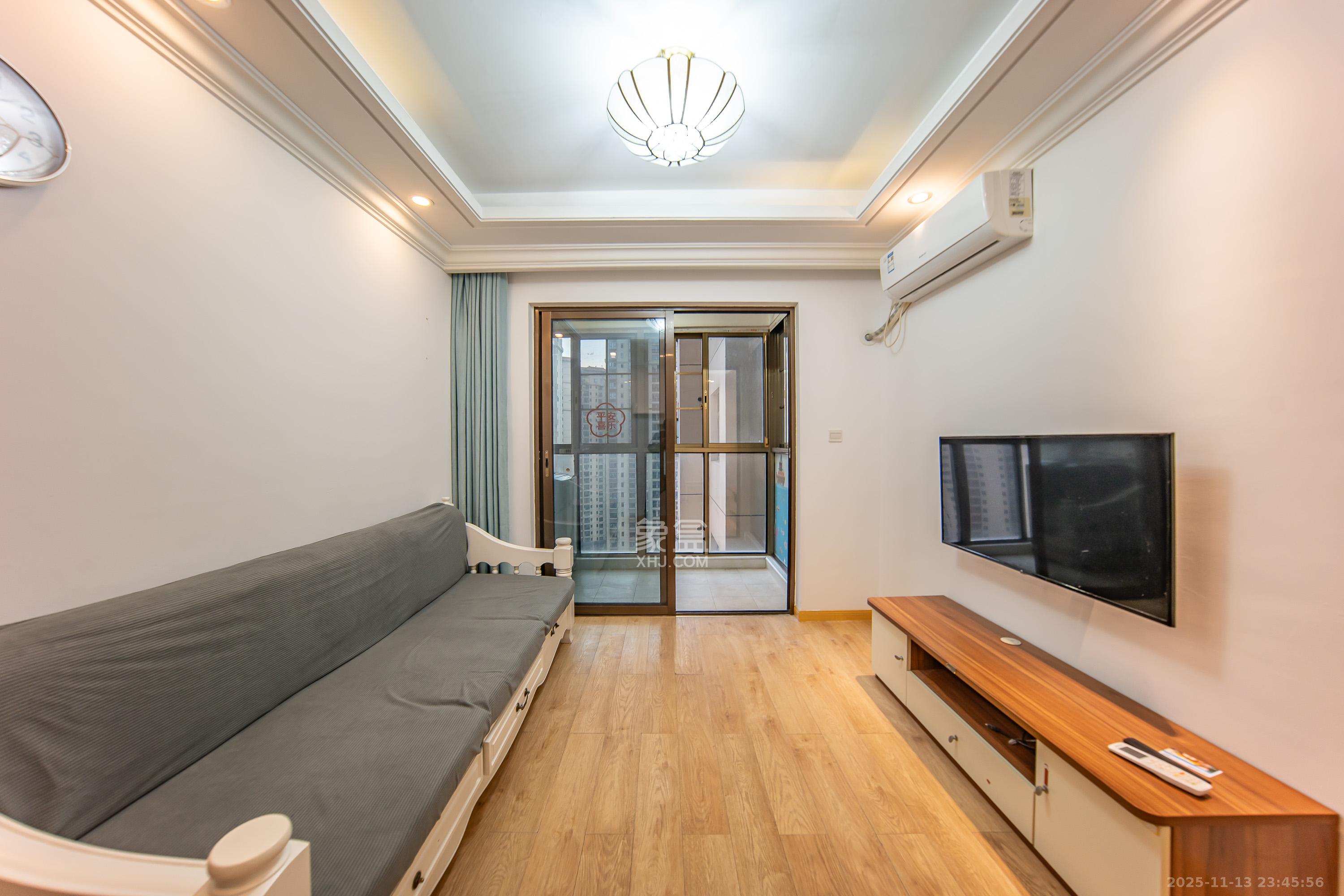 江山帝景哈佛  1室1厅1卫    41.8万客厅