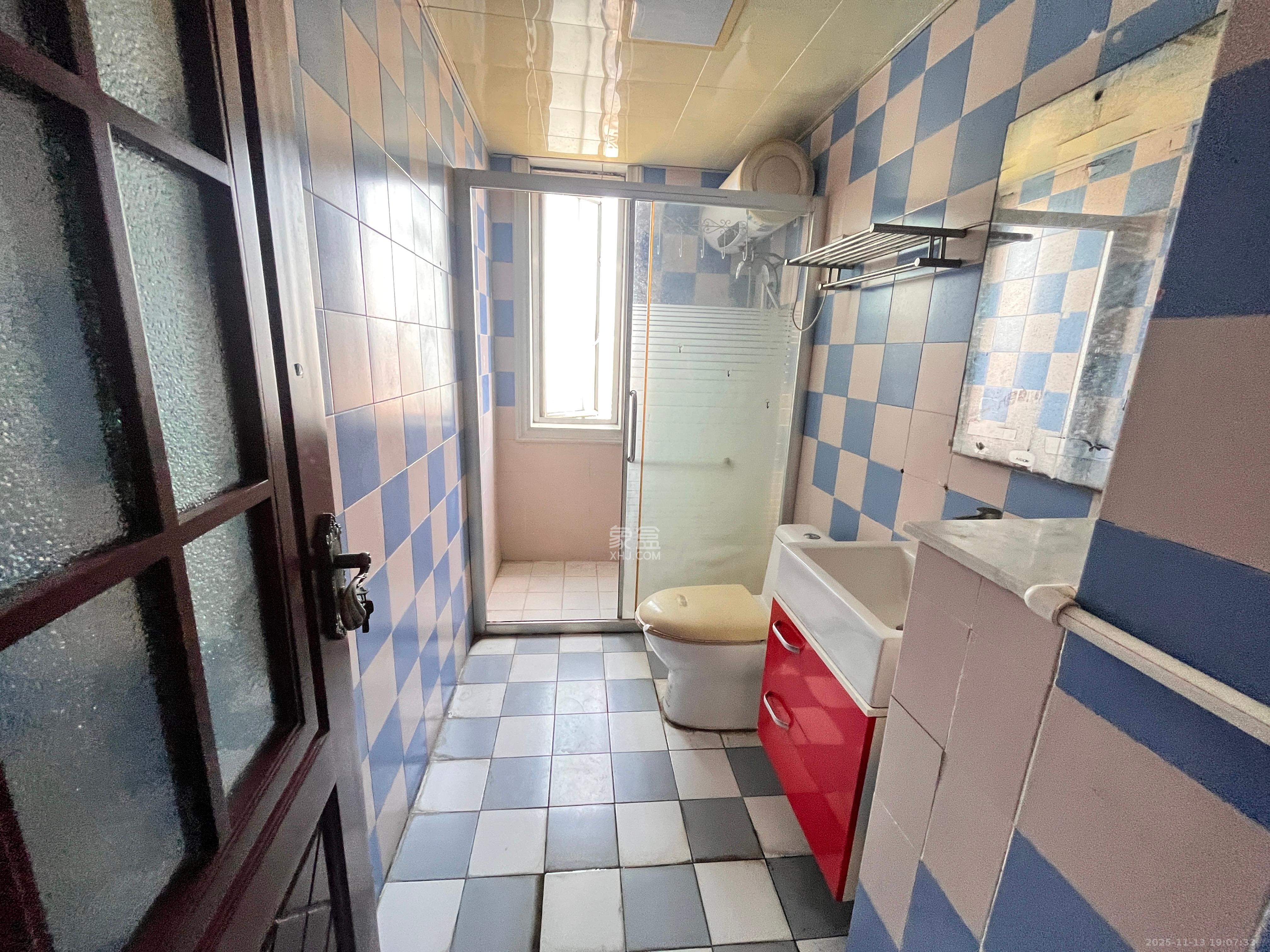 华联花园 5室2厅3卫 4200.0元/月 华联花园 5室2厅3卫 4200.0元/月室内图