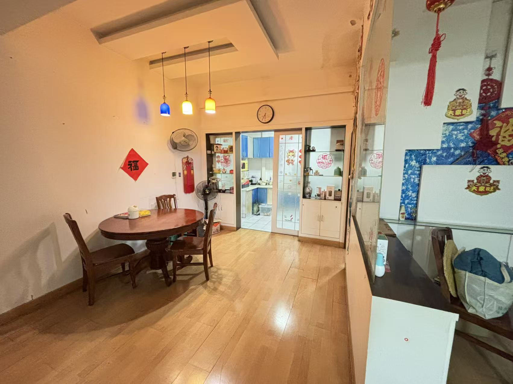 电信小区泰山花园  4室2厅2卫    55.0万室内图