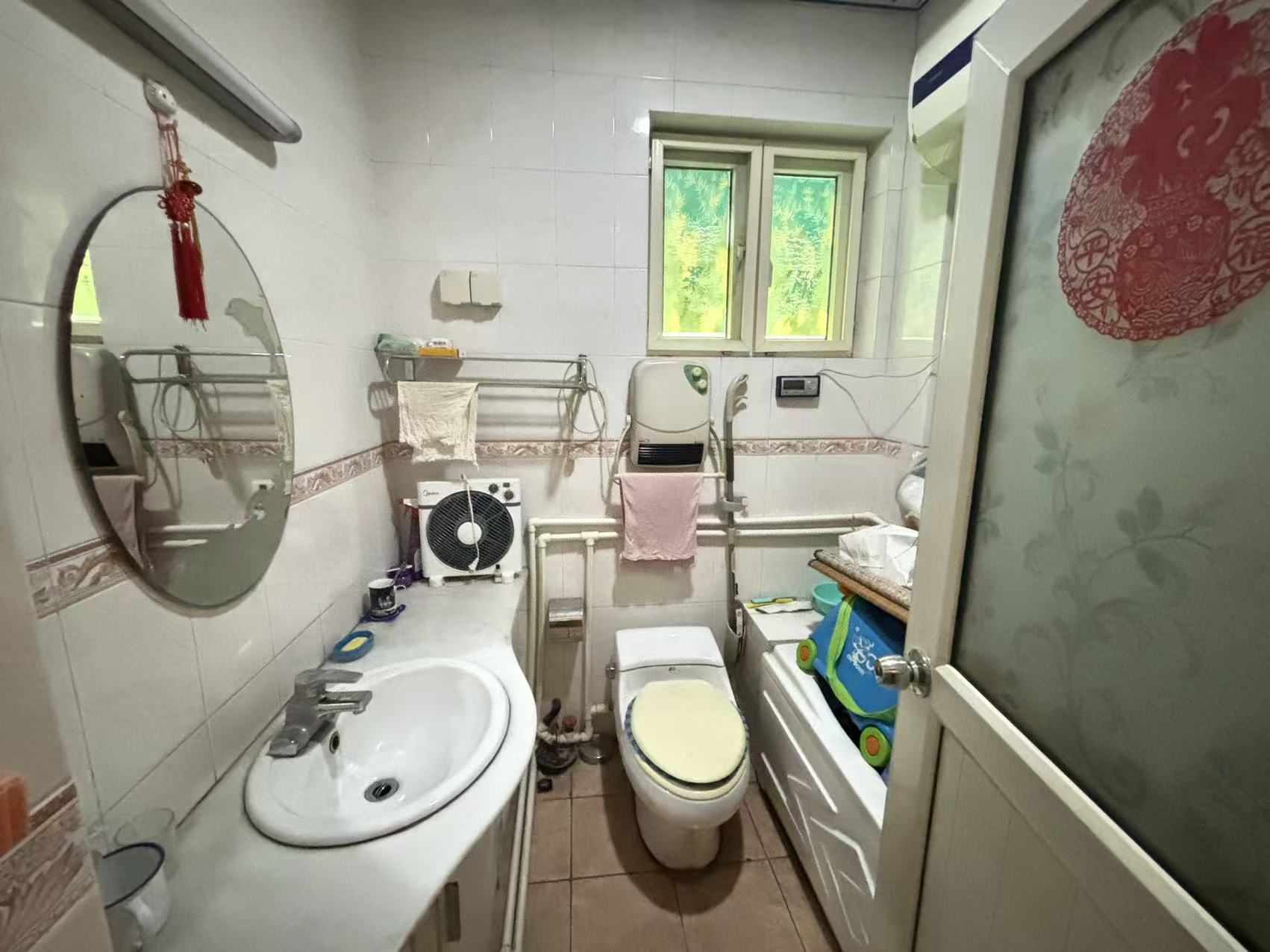 电信小区泰山花园 4室2厅2卫 55.0万 电信小区泰山花园 4室2厅2卫 55.0万室内图