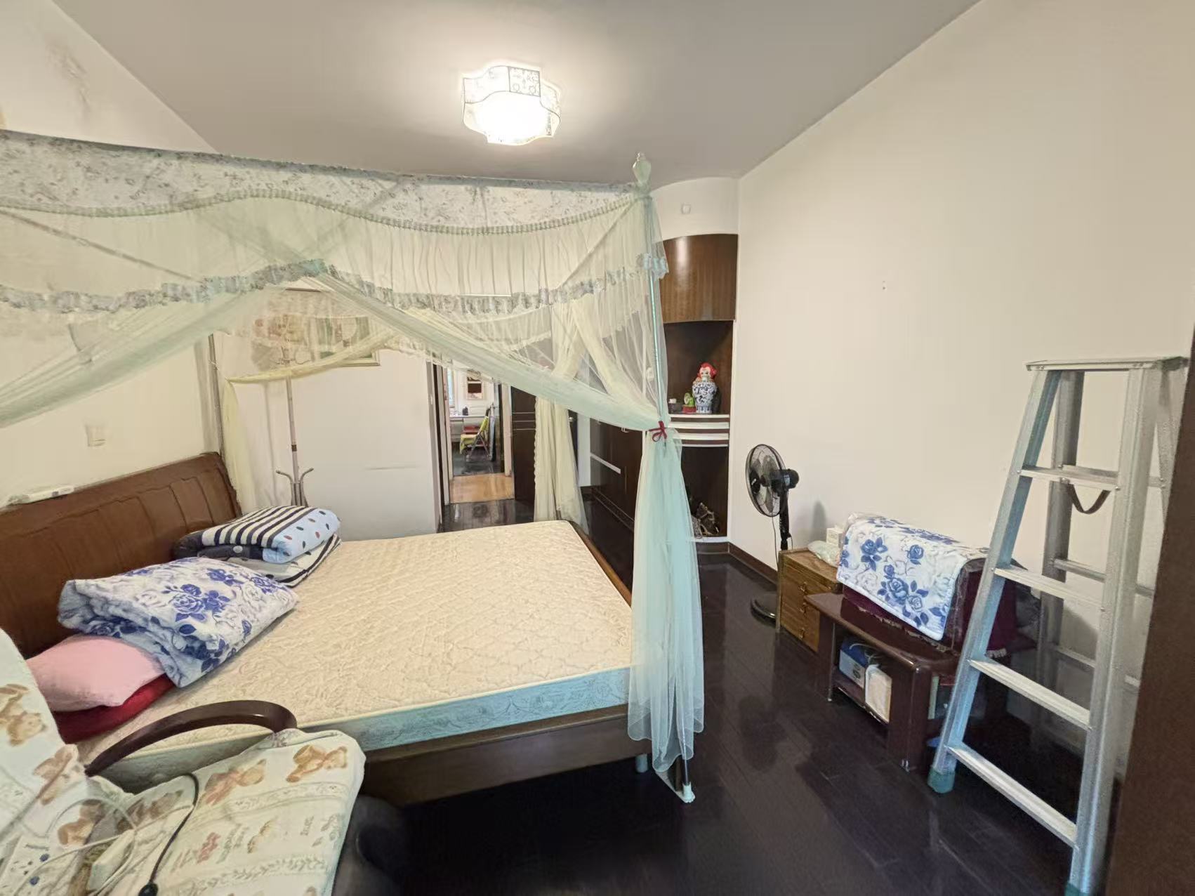 电信小区泰山花园 4室2厅2卫 55.0万 电信小区泰山花园 4室2厅2卫 55.0万室内图