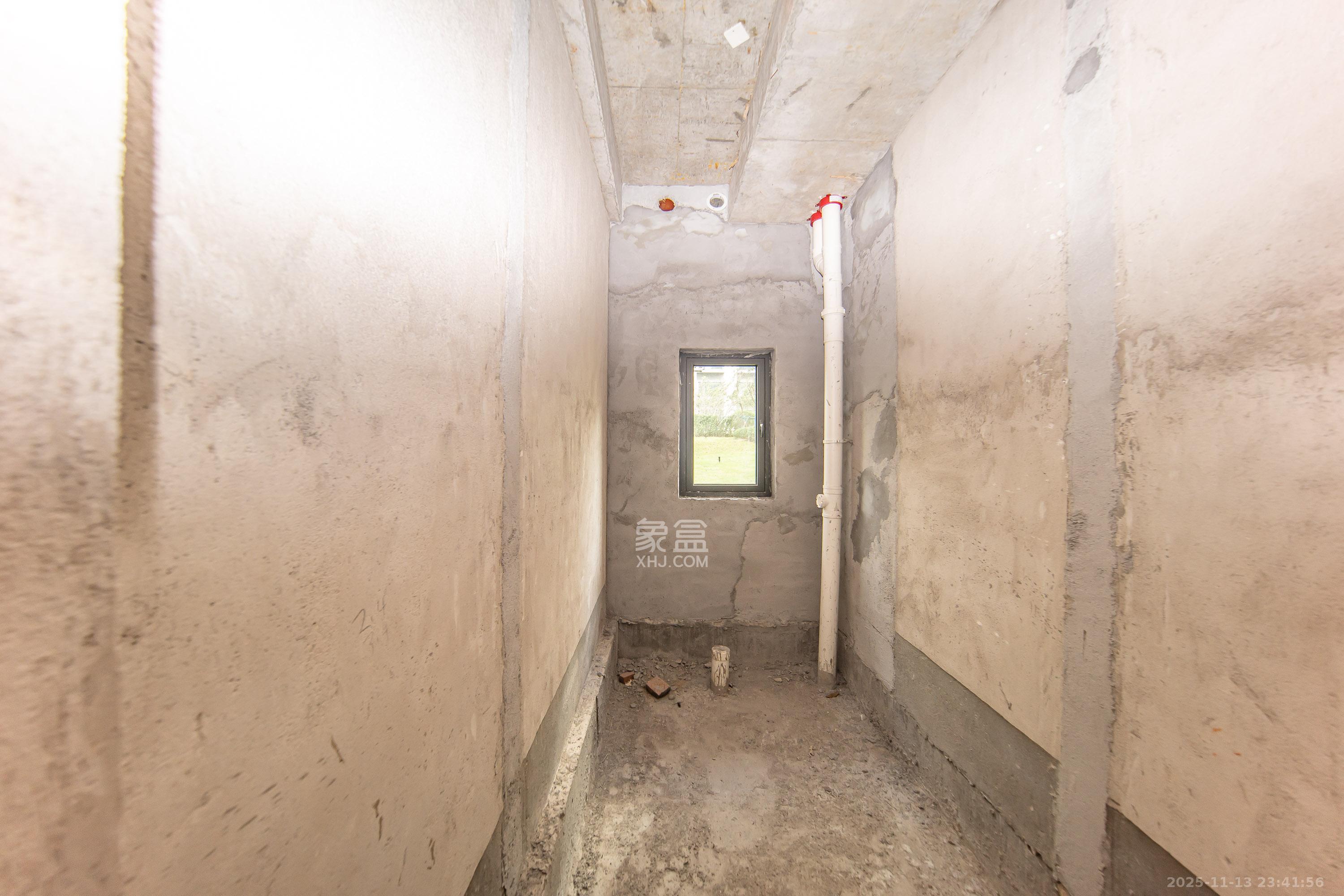 保利长交锦上  4室2厅2卫    120.0万卫生间