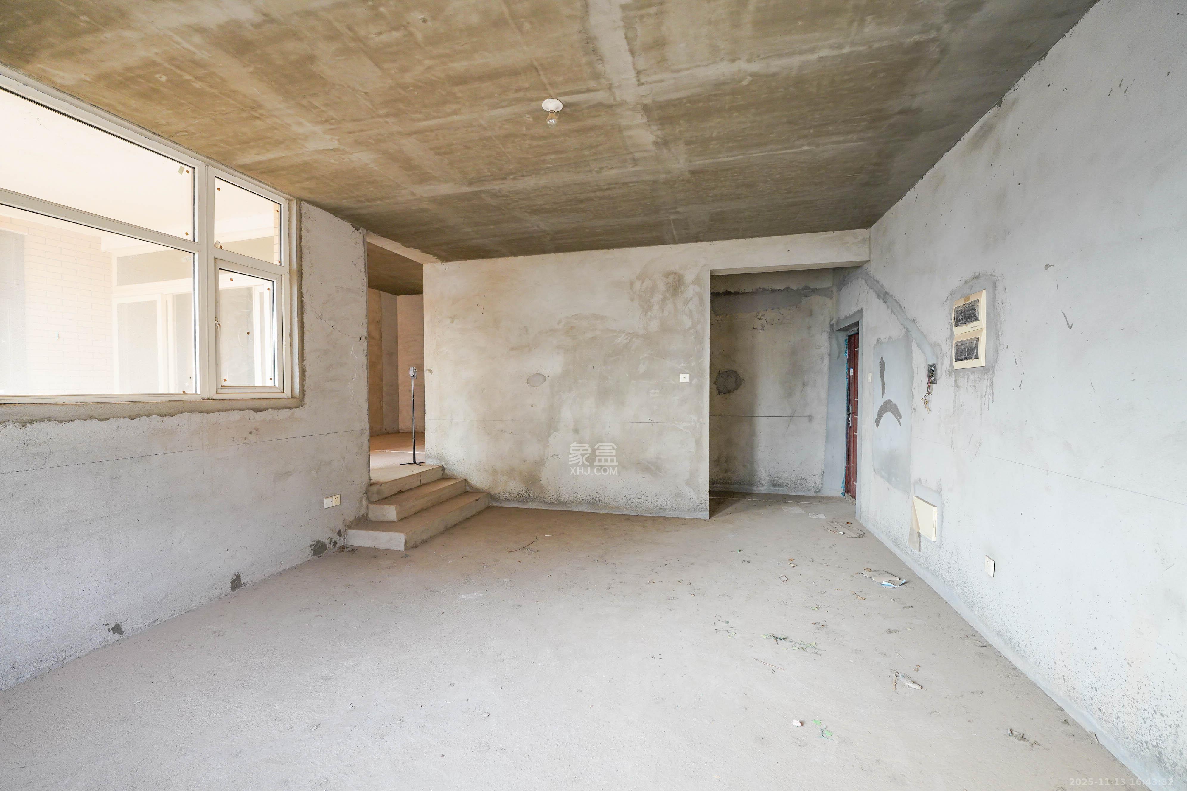 汇金城/嘉华城一期 5室2厅2卫 158.0万 汇金城/嘉华城一期 5室2厅2卫 158.0万客厅