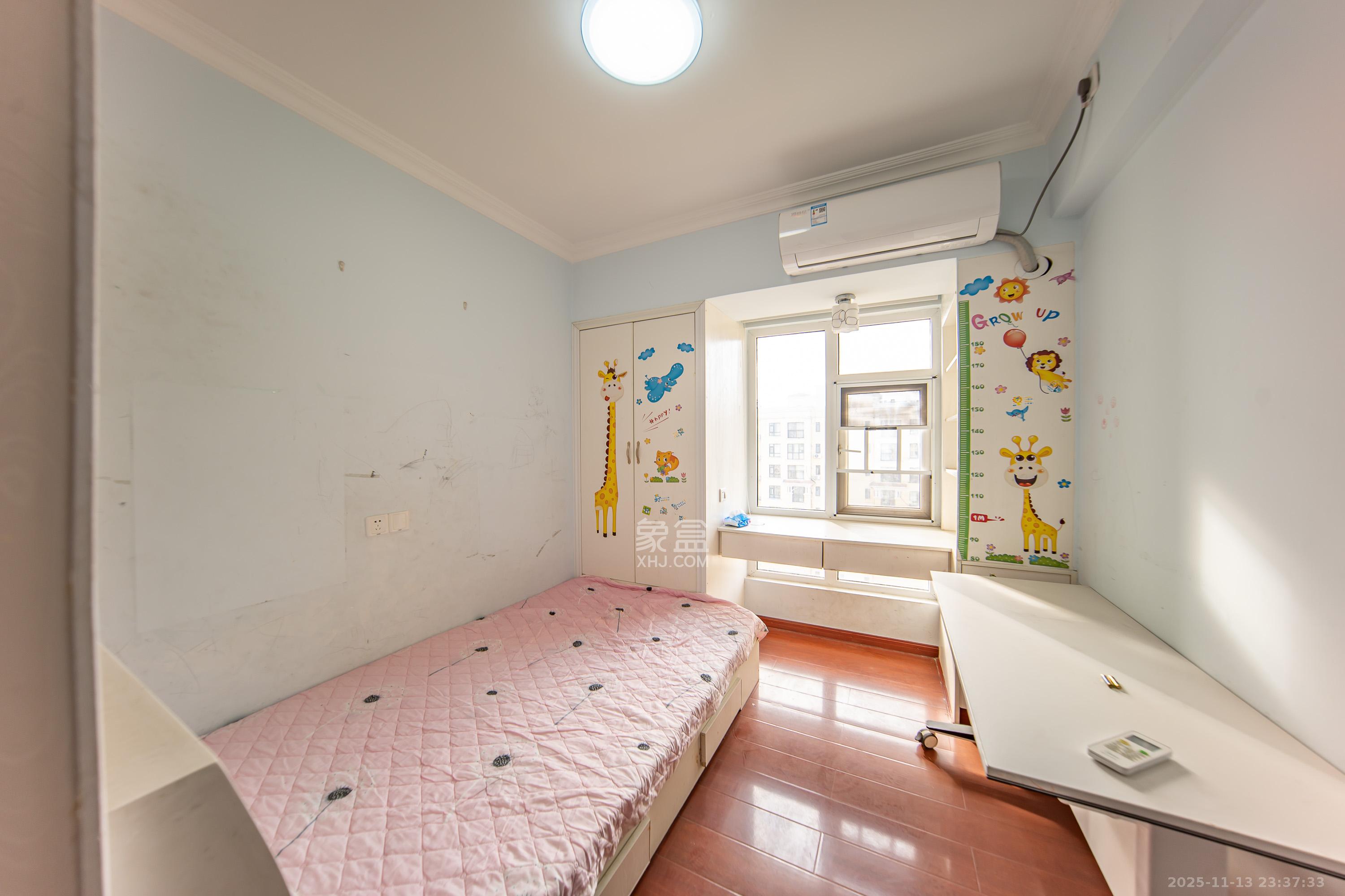 米兰春天  3室2厅1卫    70.0万卧室