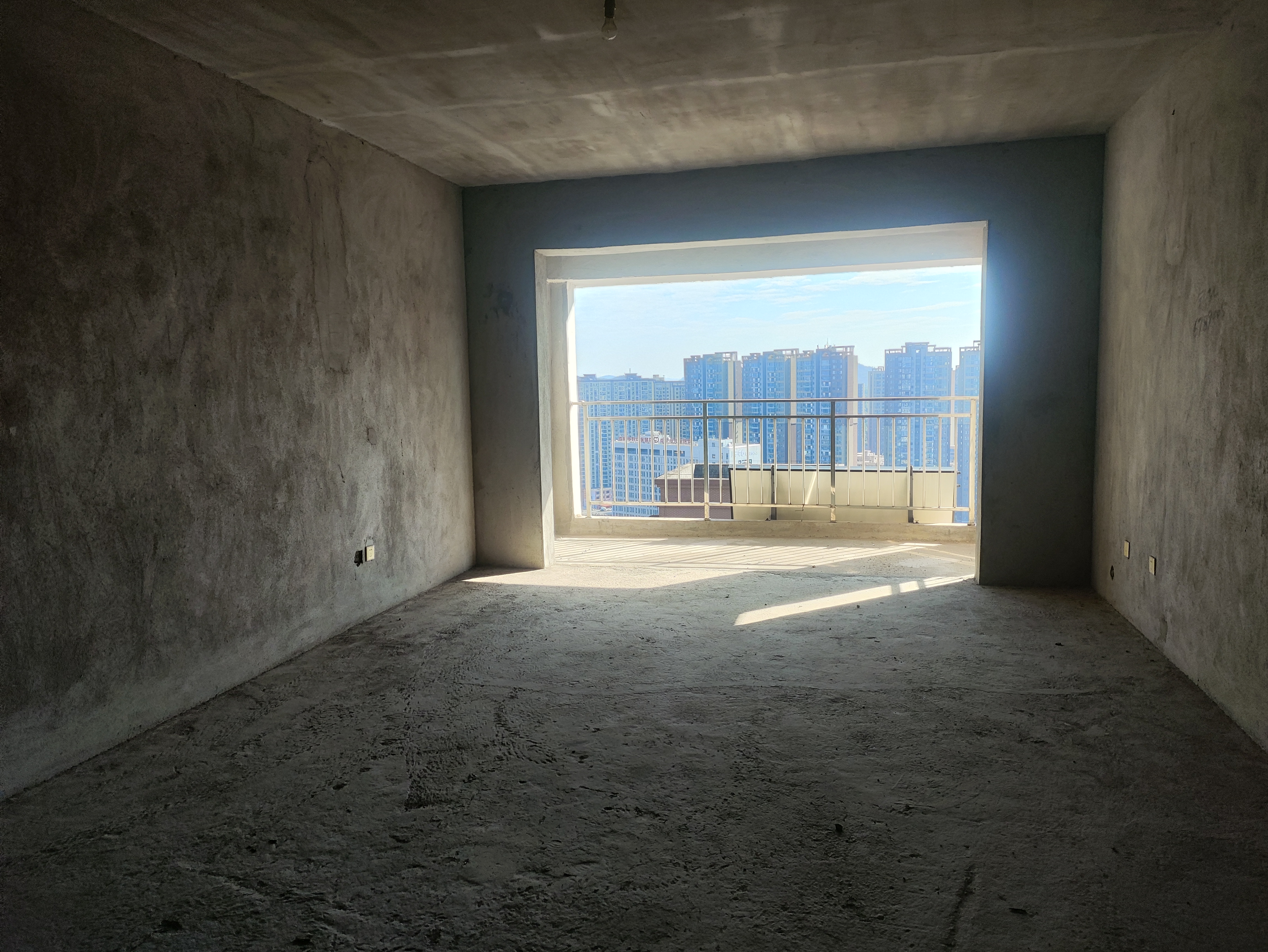 株山国际世家  3室2厅2卫    49.8万客厅