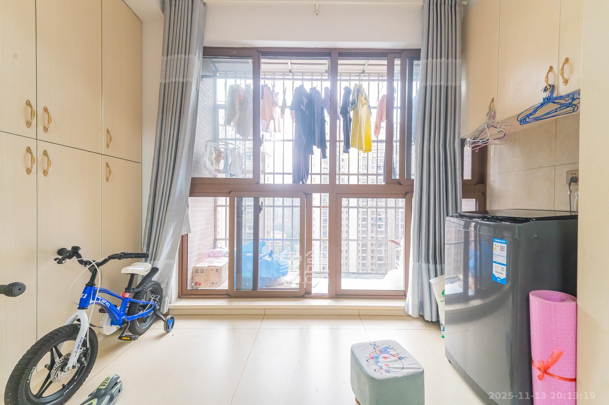 湖湾世景  3室2厅1卫    2100.0元/月室内图