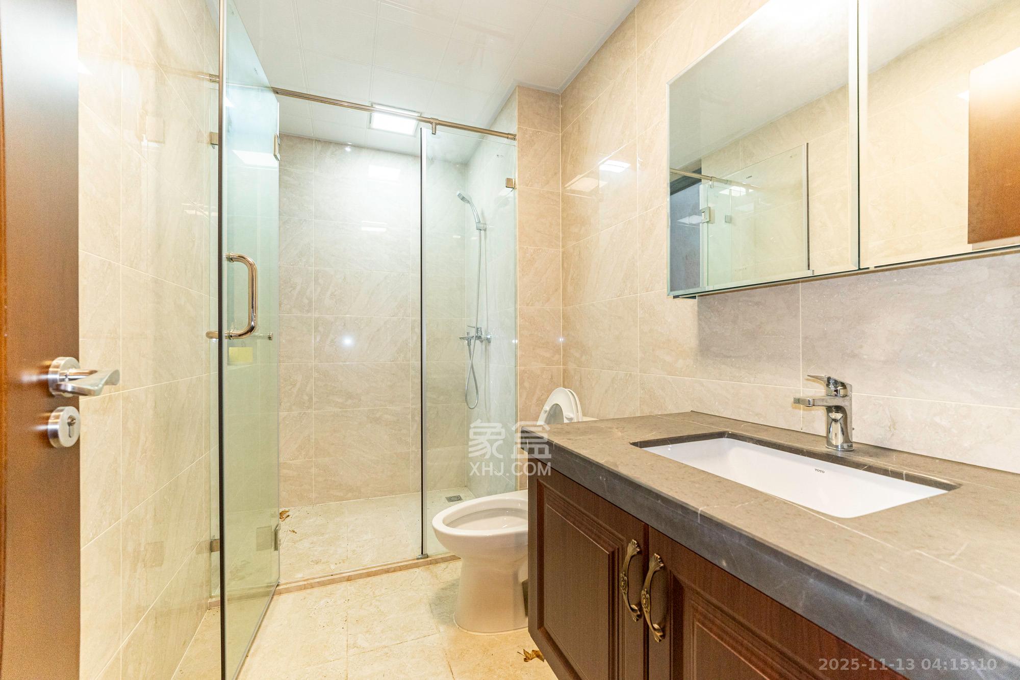 运达锦绣广场  5室2厅3卫    280.0万卫生间