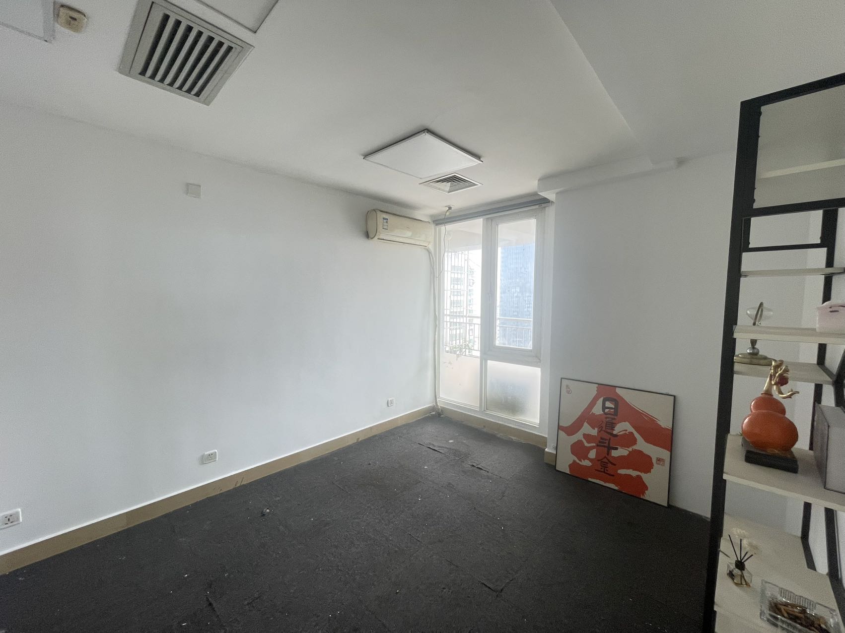 国贸中心   300.0㎡      10000.0元/月