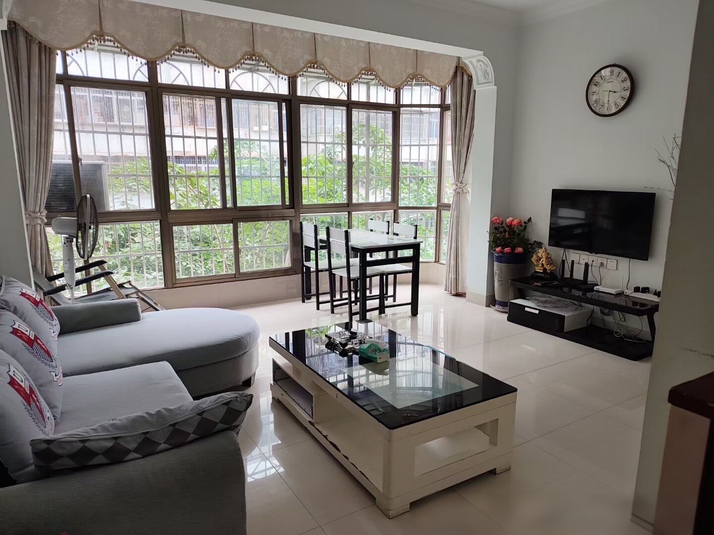 三立公寓小区  3室1厅1卫    2300.0元/月