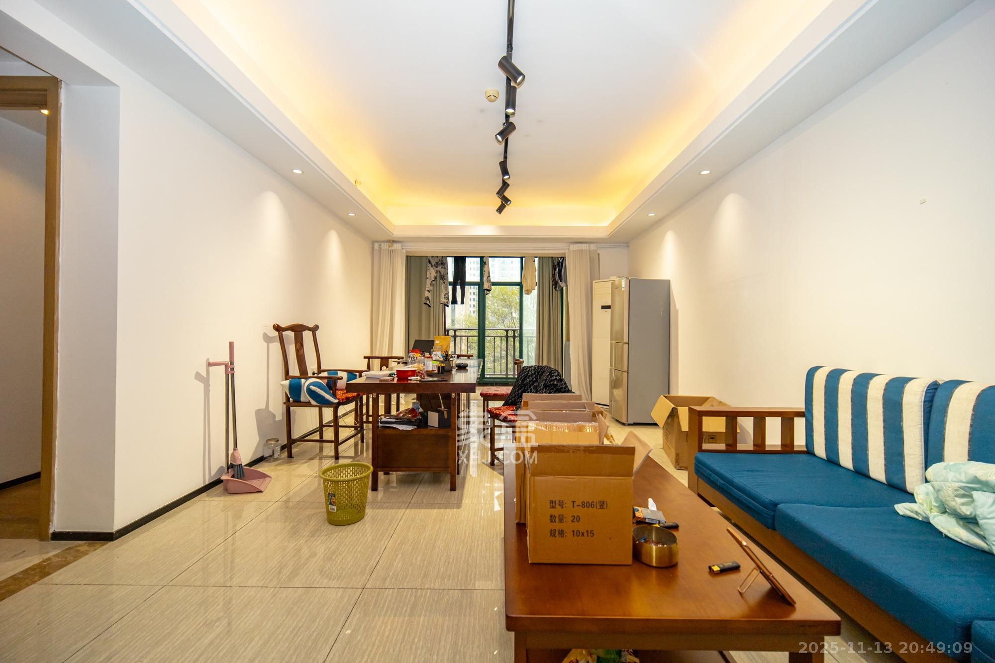 恒大翡翠华庭 2室2厅1卫 78.0万 恒大翡翠华庭 2室2厅1卫 78.0万客厅