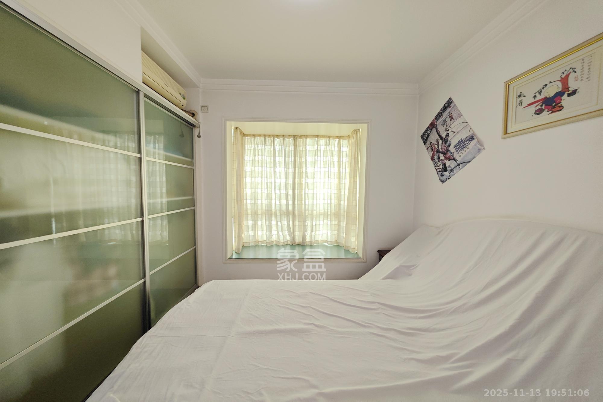 名都花园  3室2厅2卫    86.0万卧室