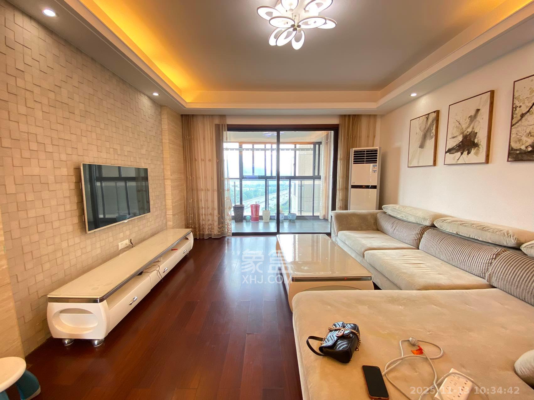 达美D6区  4室2厅2卫    3500.0元/月