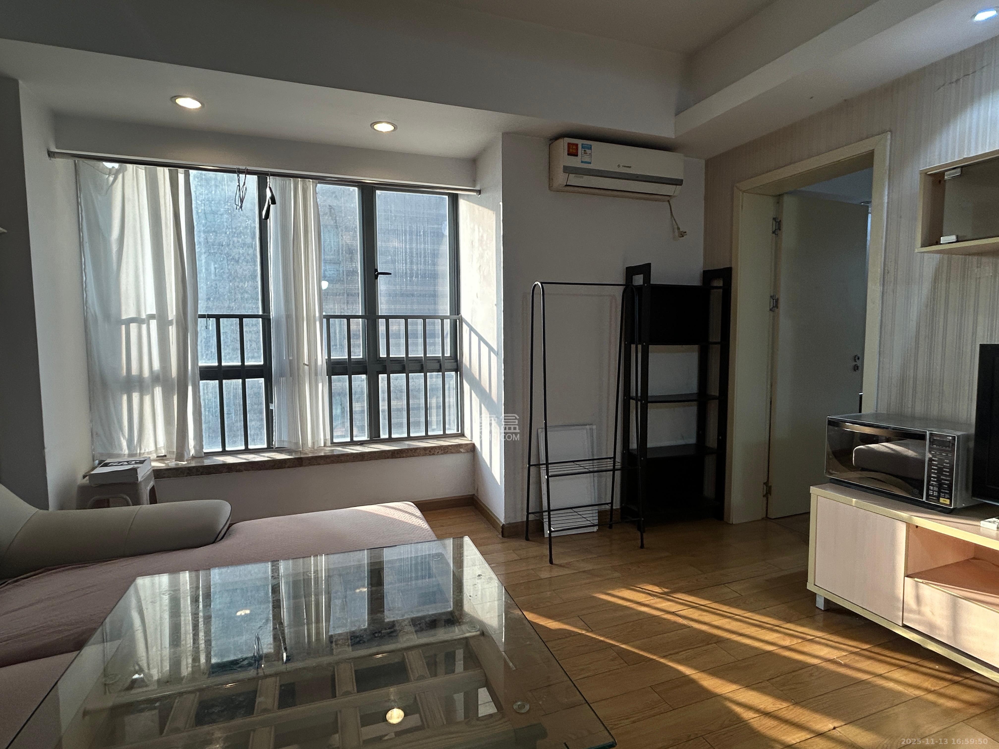 融科檀香山（融科紫檀、香山国际）  2室1厅1卫    2000.0元/月