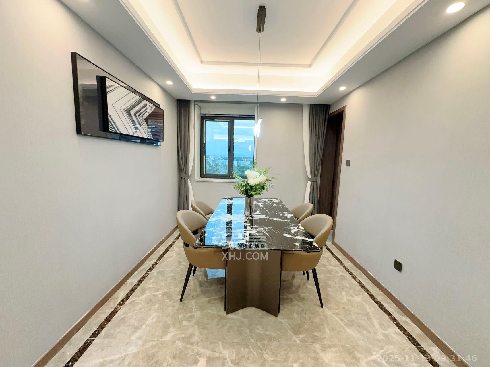 绿地V岛  4室1厅2卫    4800.0元/月