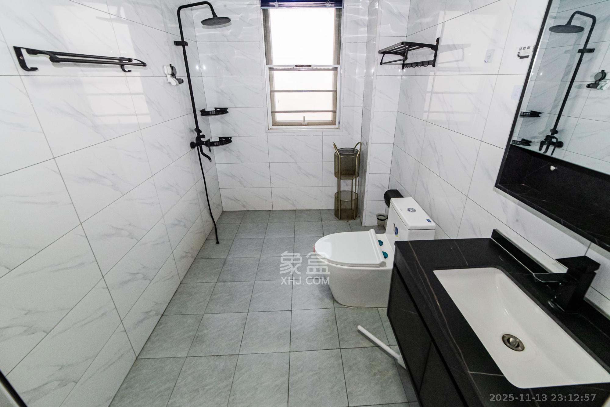 北辰三角洲E7区  3室2厅1卫    230.0万卫生间