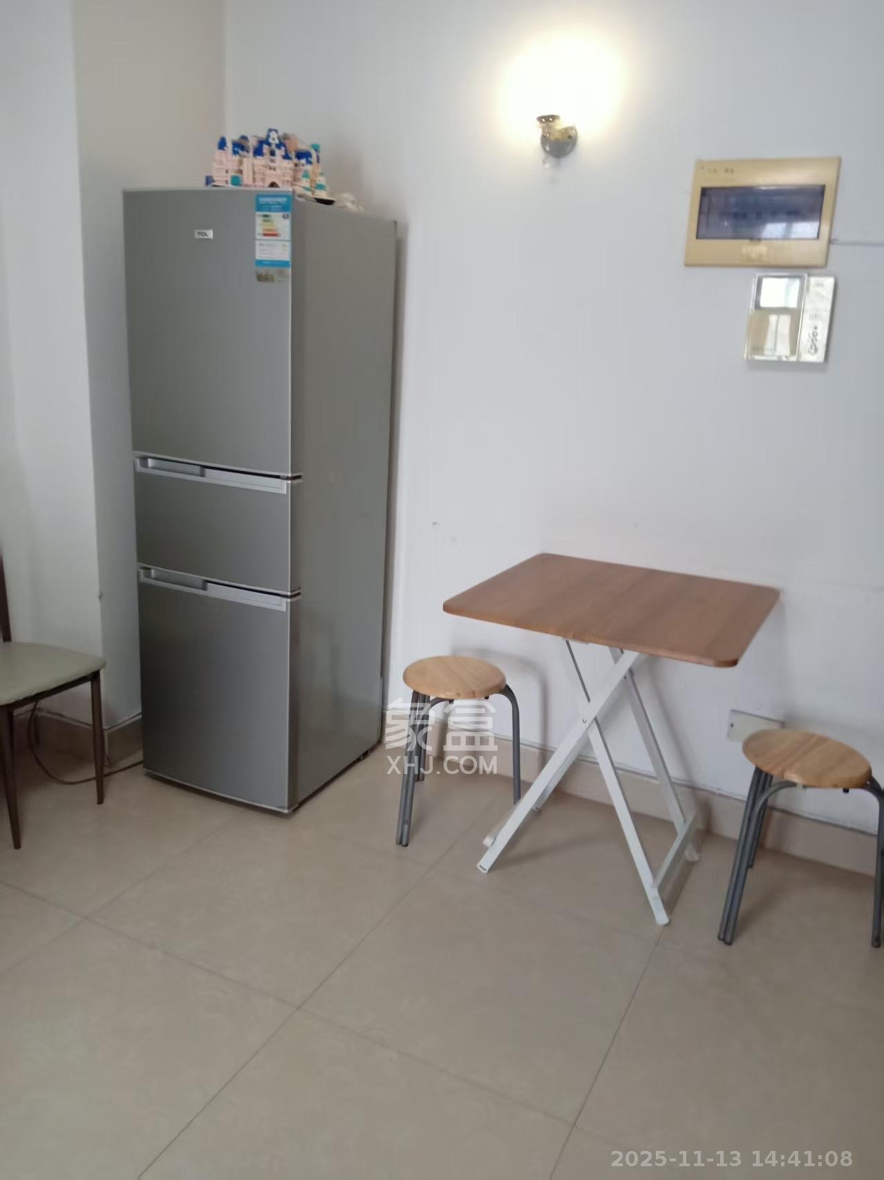 月湖兰庭  1室1厅1卫    1600.0元/月室内图