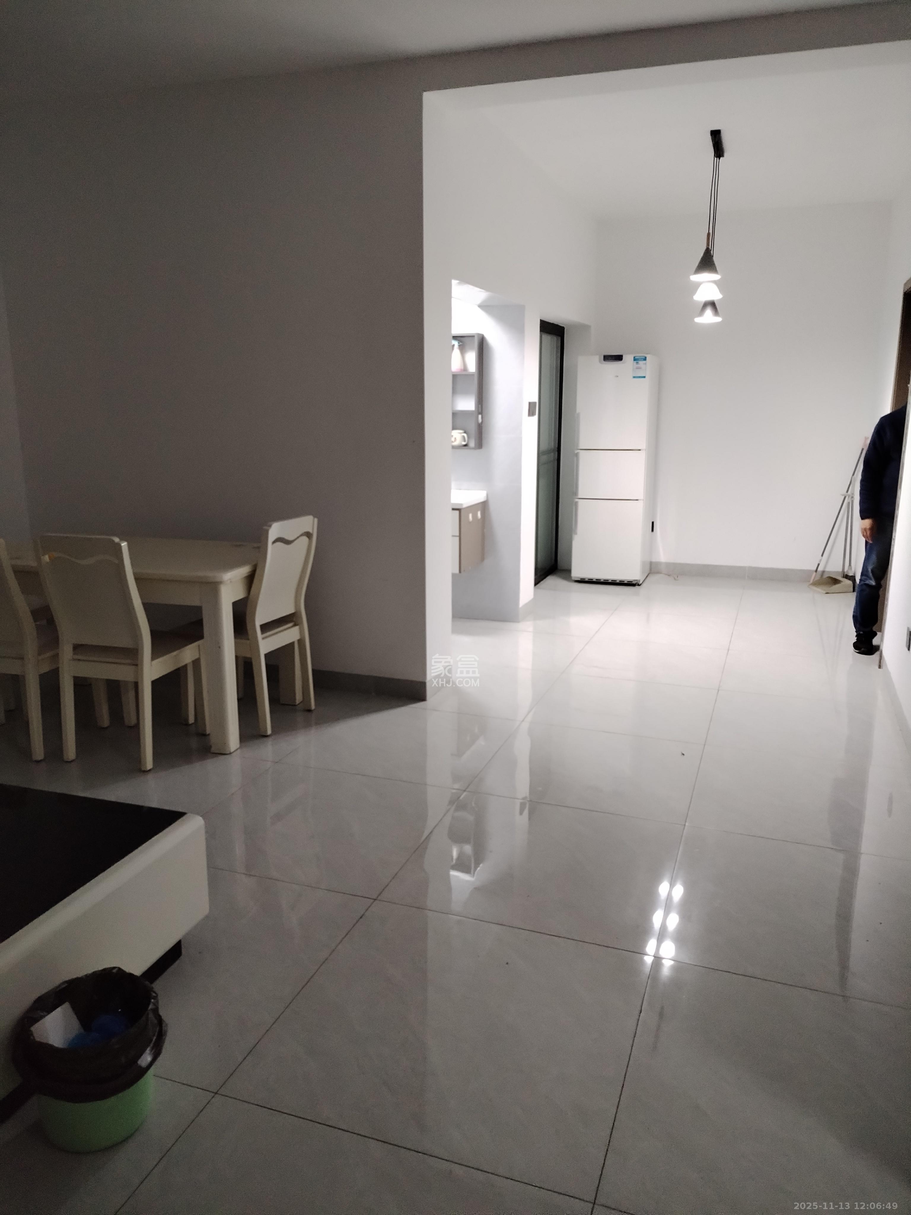 林科大教师单位房  3室2厅1卫    2300.0元/月室内图