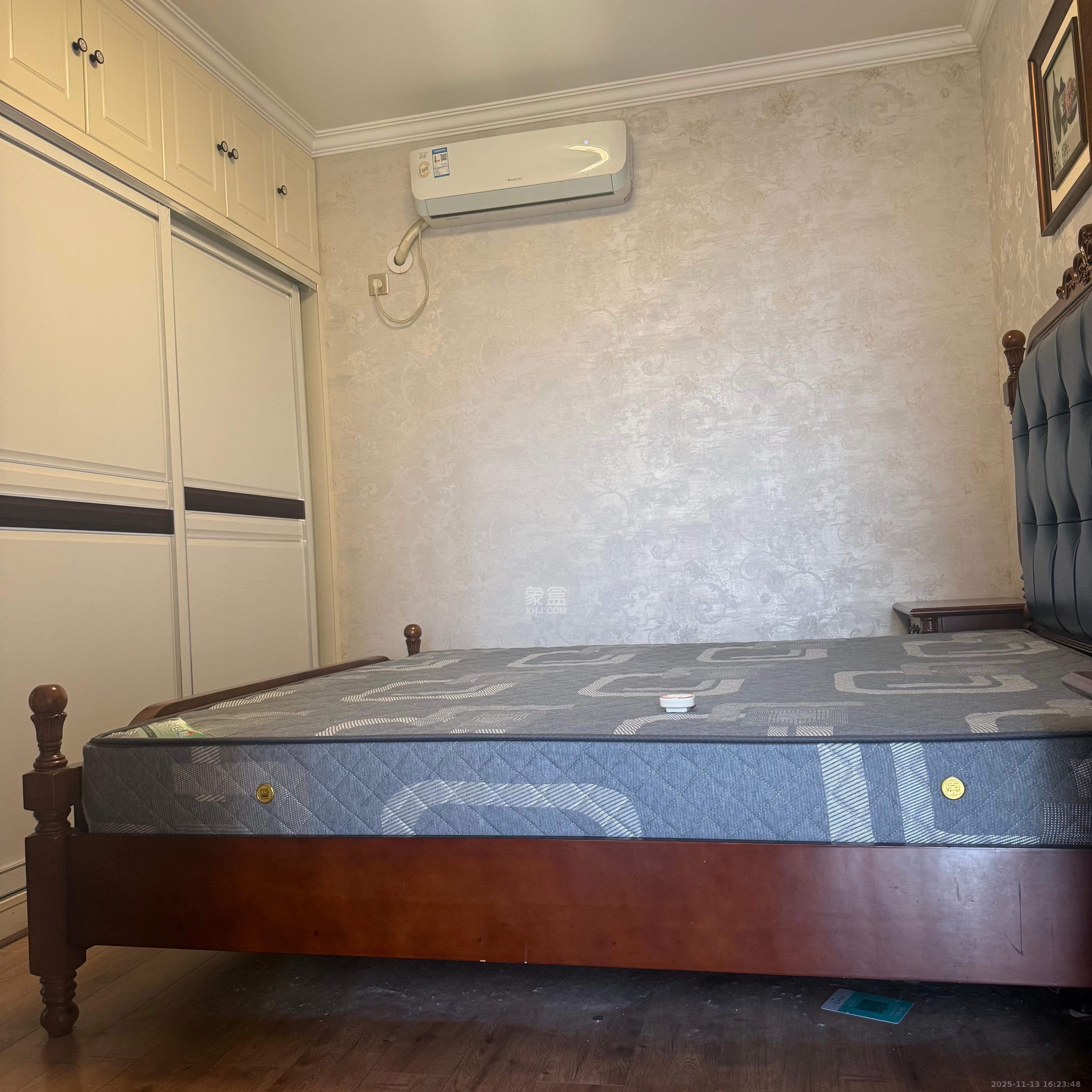 蓝光幸福满庭  3室2厅1卫    2300.0元/月室内图