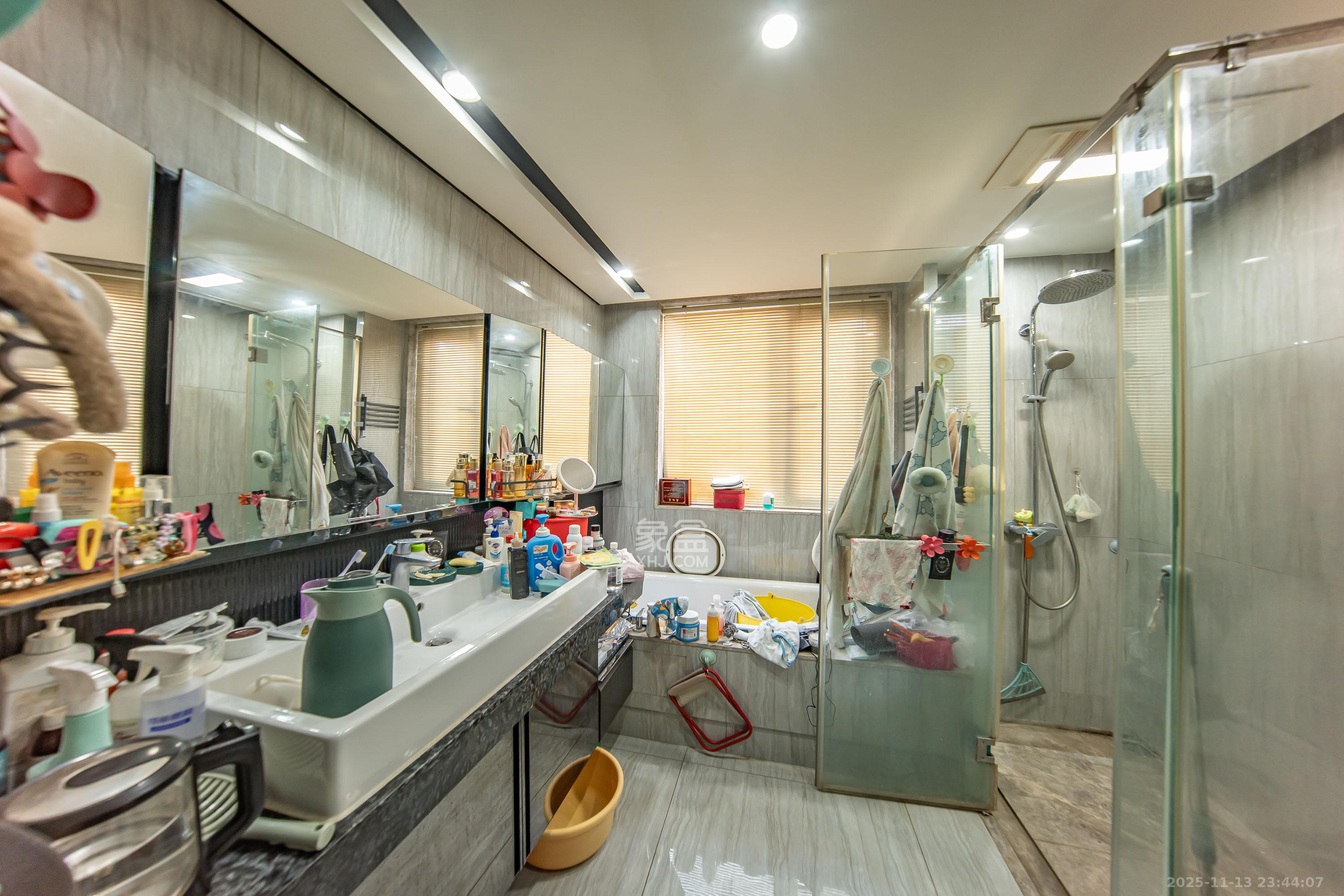 珠江颐德公馆  4室2厅2卫    380.0万卫生间