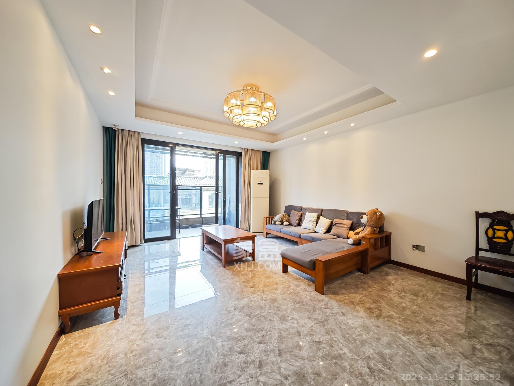 恒大御景天下城一期  3室2厅2卫    111.2万客厅