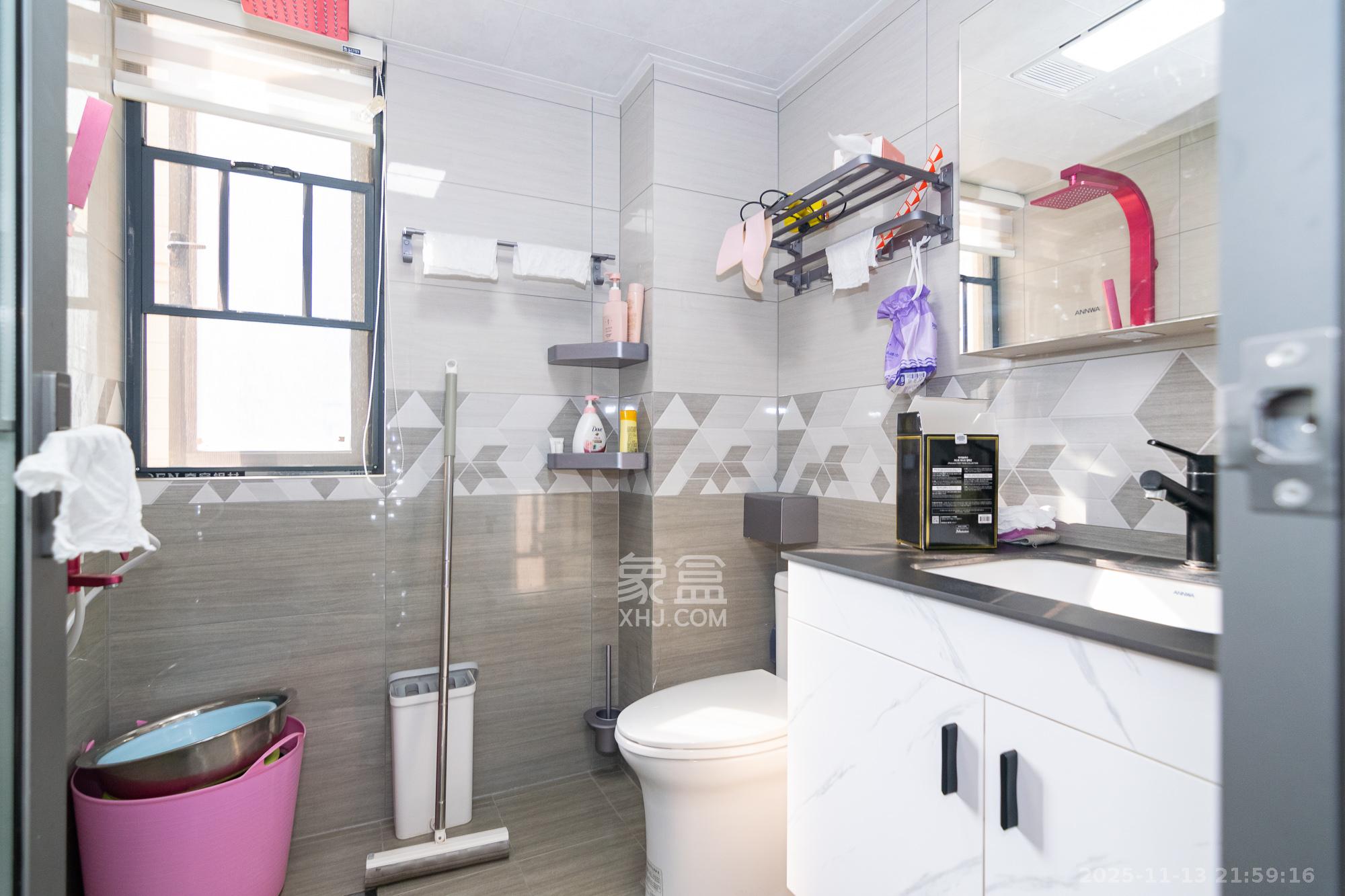 澳海澜庭 4室2厅2卫 108.0万 澳海澜庭 4室2厅2卫 108.0万卫生间