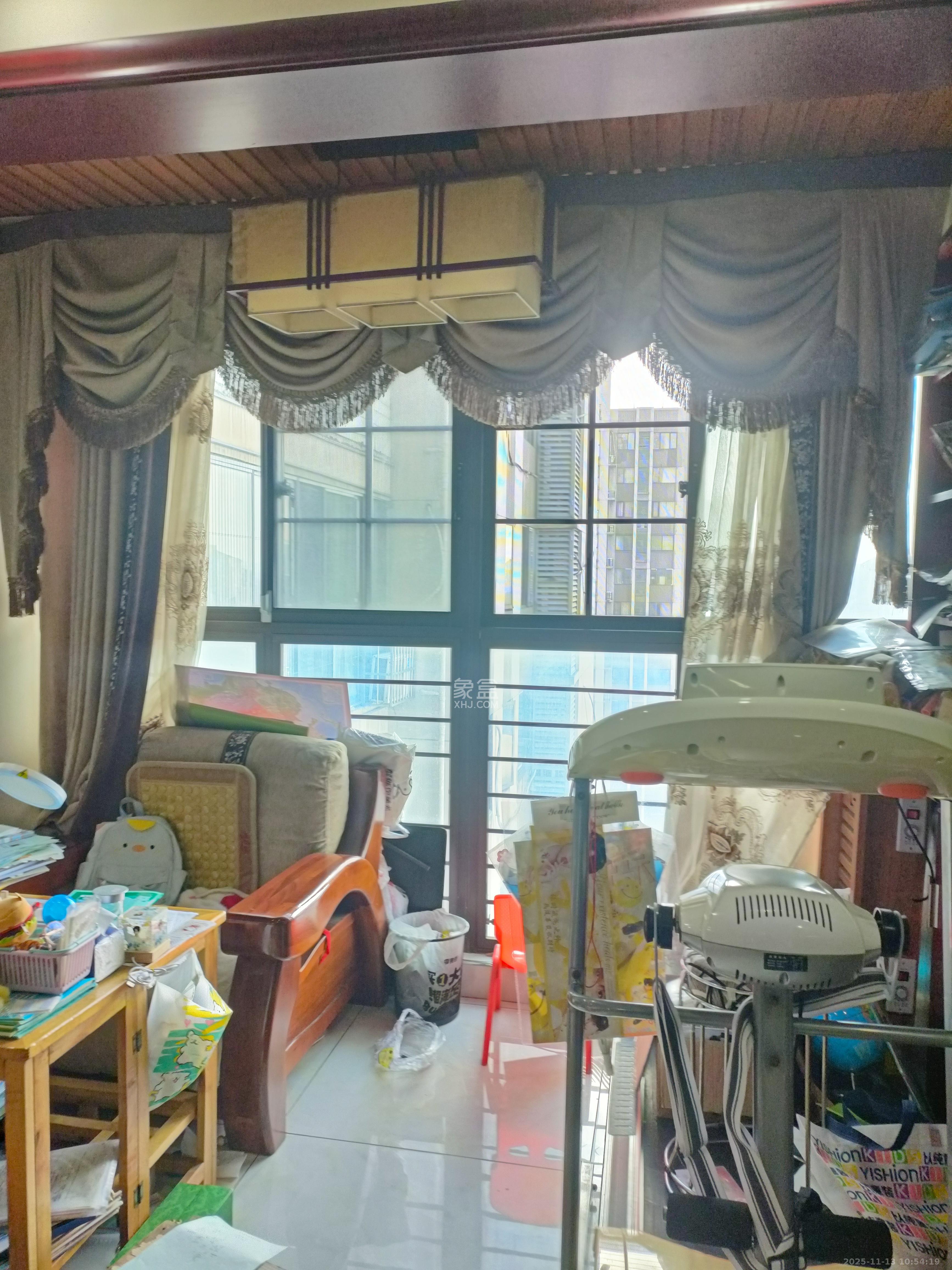 雨花公馆(紫苔名苑)  4室2厅2卫    3500.0元/月室内图