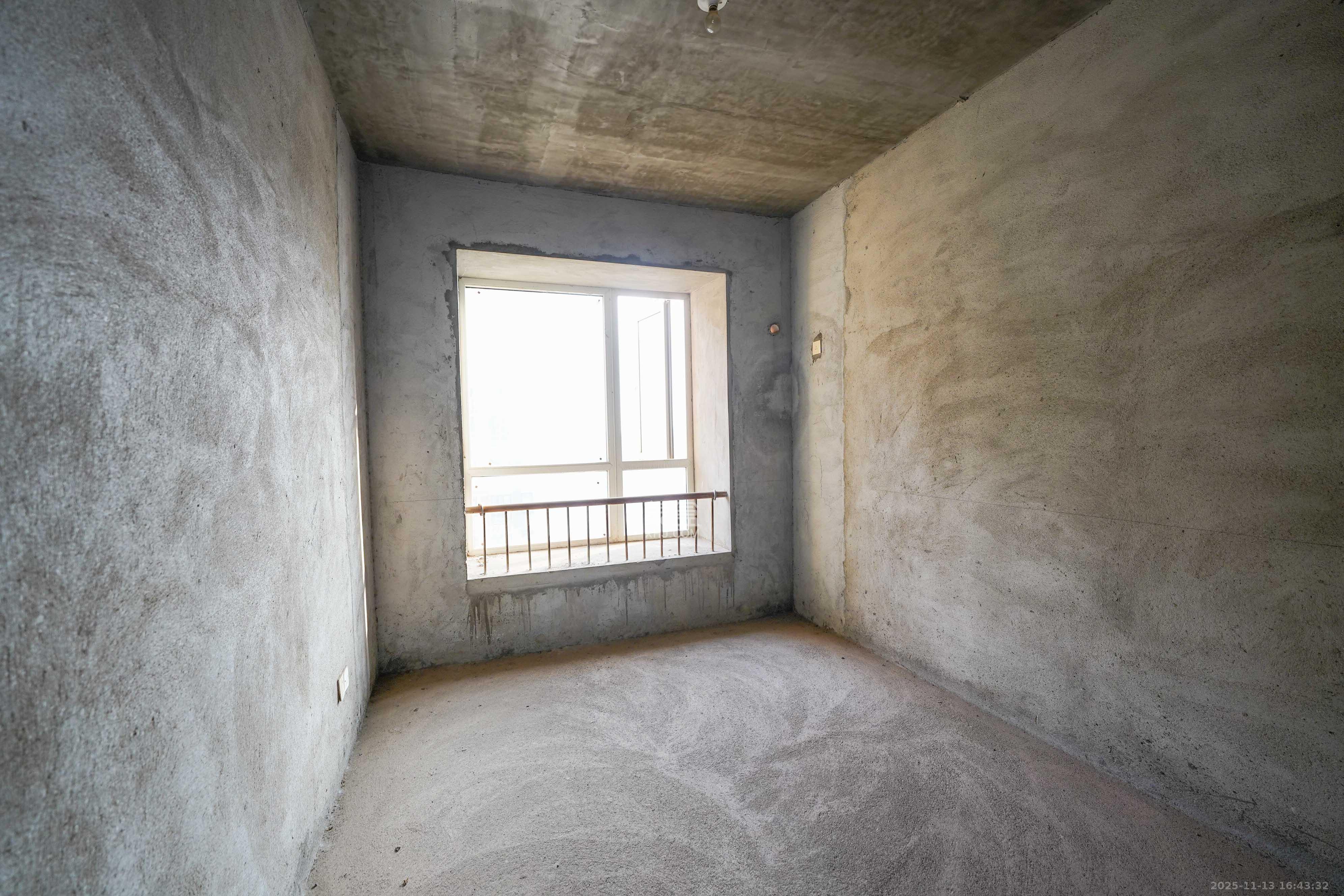 汇金城/嘉华城一期  5室2厅2卫    158.0万卧室