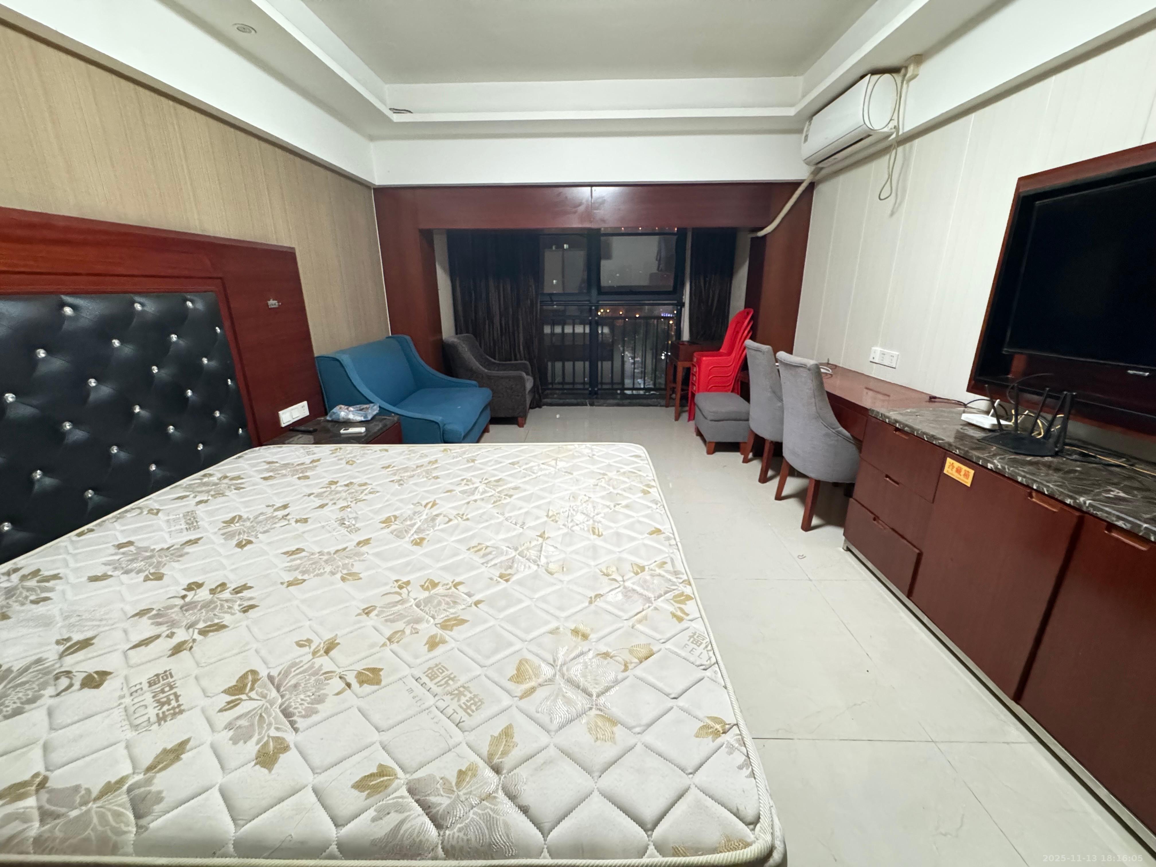 山水华景  1室1厅1卫    1200.0元/月室内图