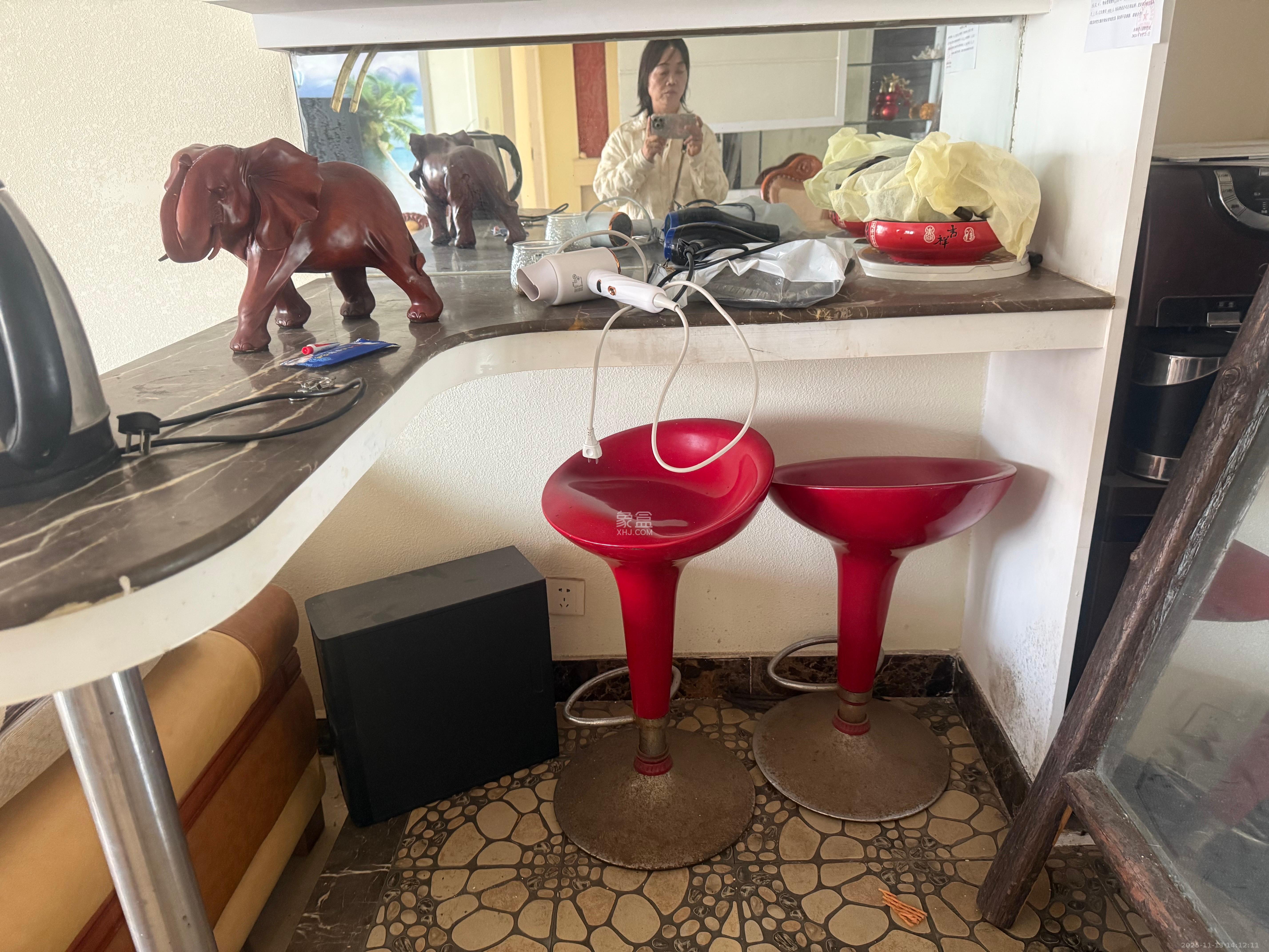 水映青山  3室2厅2卫    2400.0元/月室内图