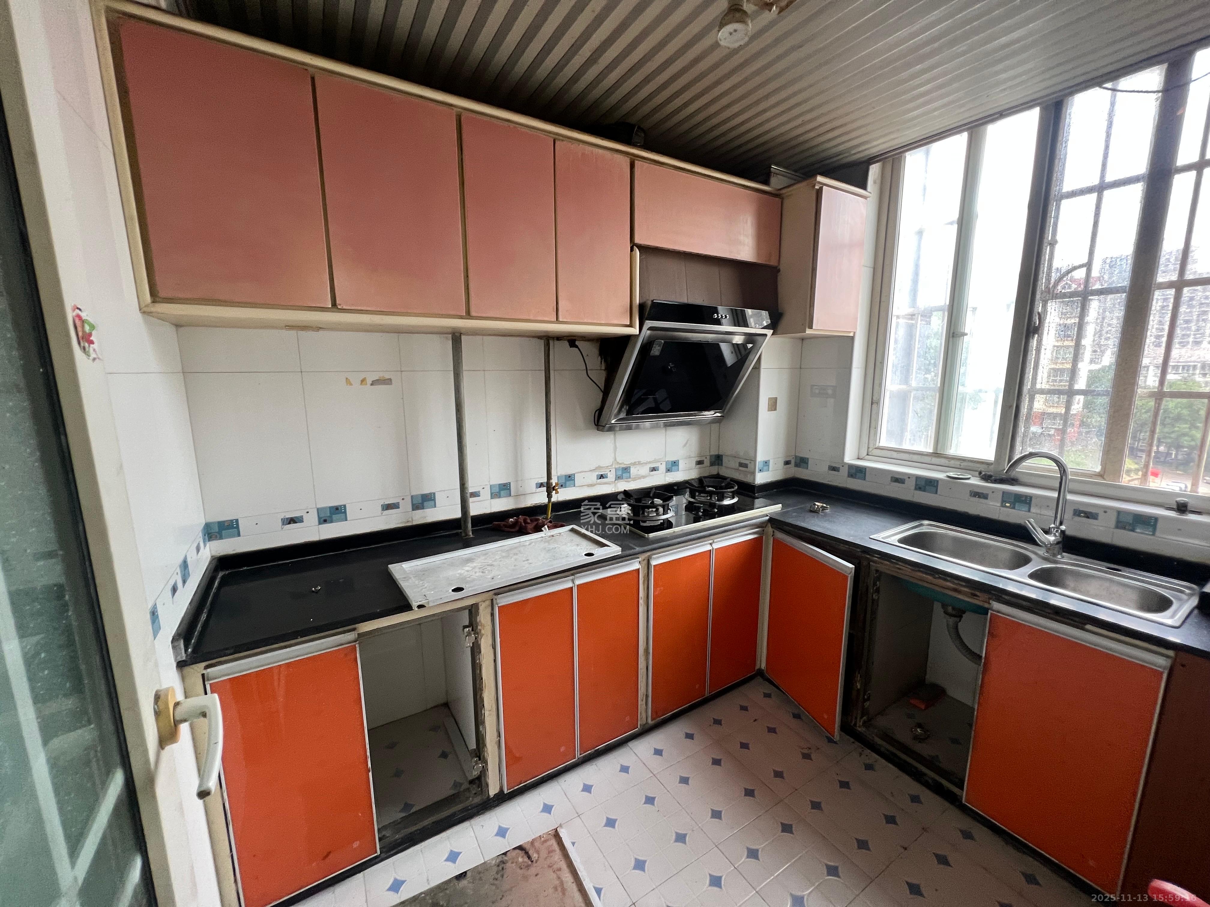 德润园  3室2厅1卫    2100.0元/月室内图