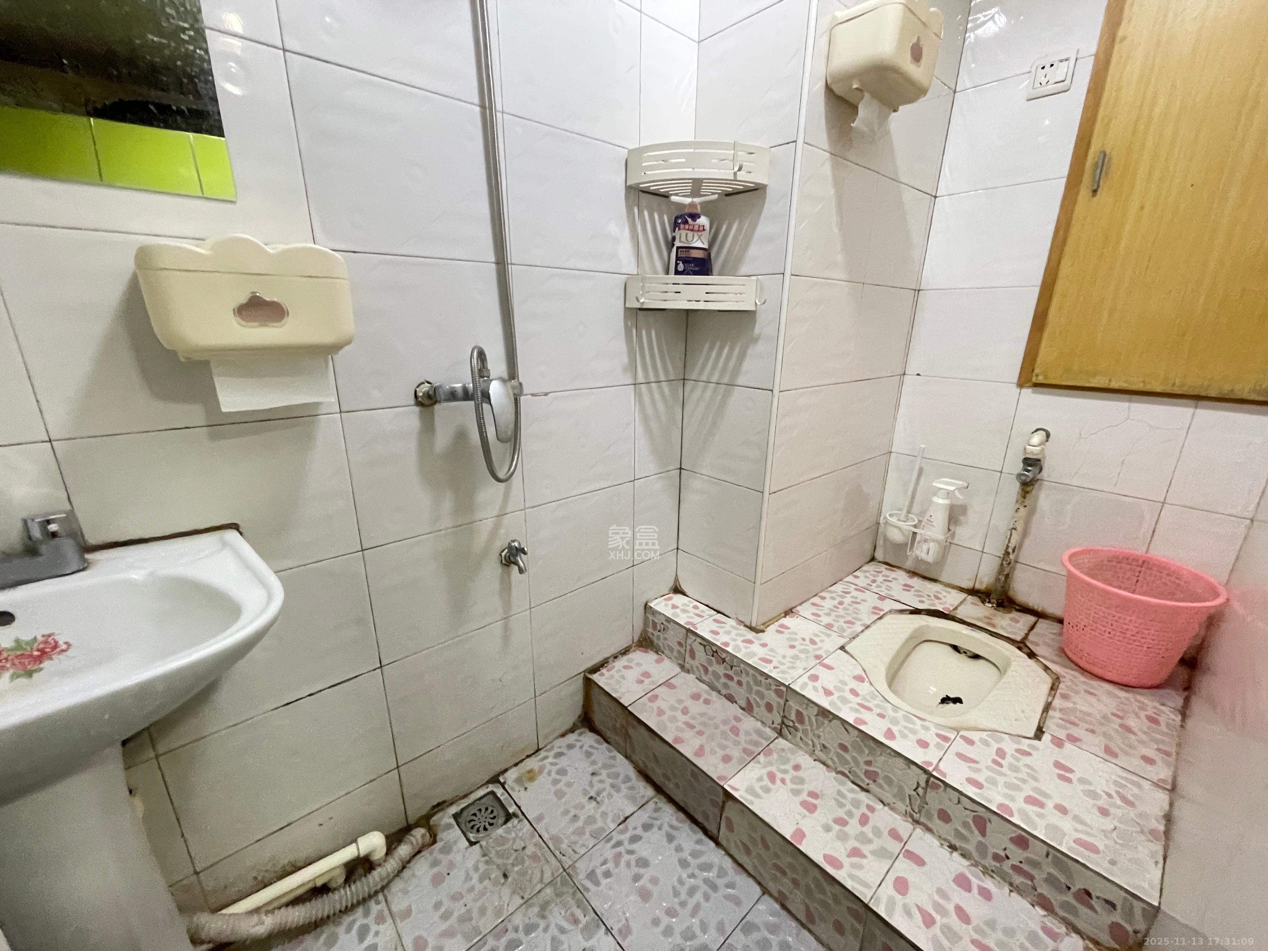 他城（天鸿时代公寓）  1室1厅1卫    1300.0元/月室内图