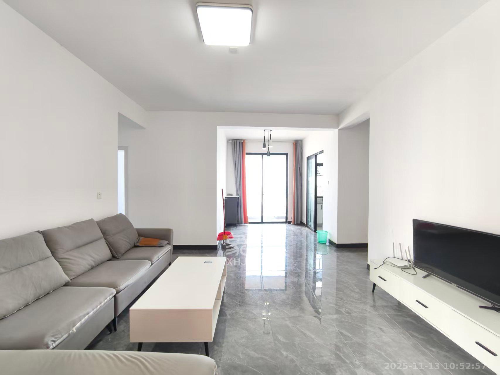 紫华郡  4室2厅2卫    2700.0元/月