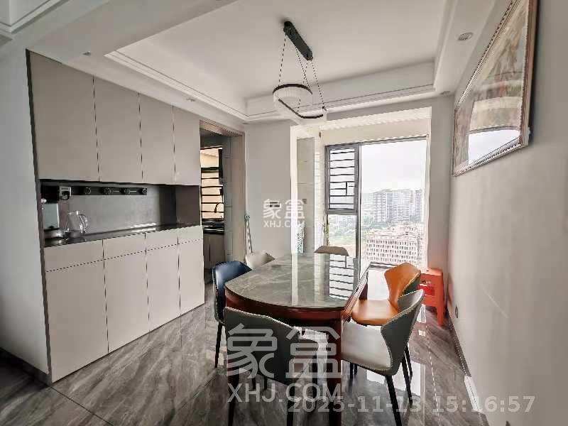 福天星中心(福天星雅苑) 4室2厅2卫 3800.0元/月 福天星中心(福天星雅苑) 4室2厅2卫 3800.0元/月室内图