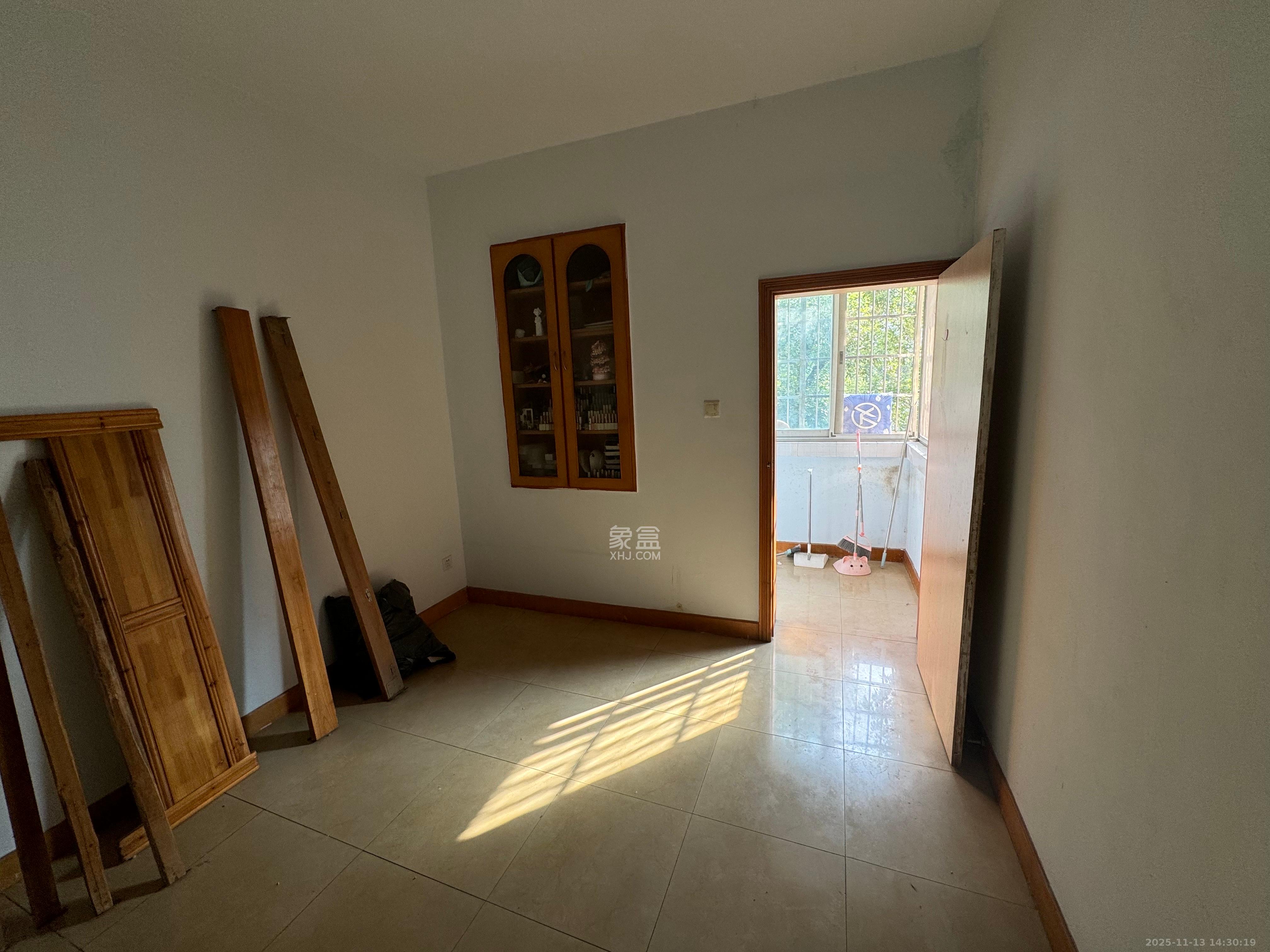 狮子山一片  2室1厅1卫    1300.0元/月室内图