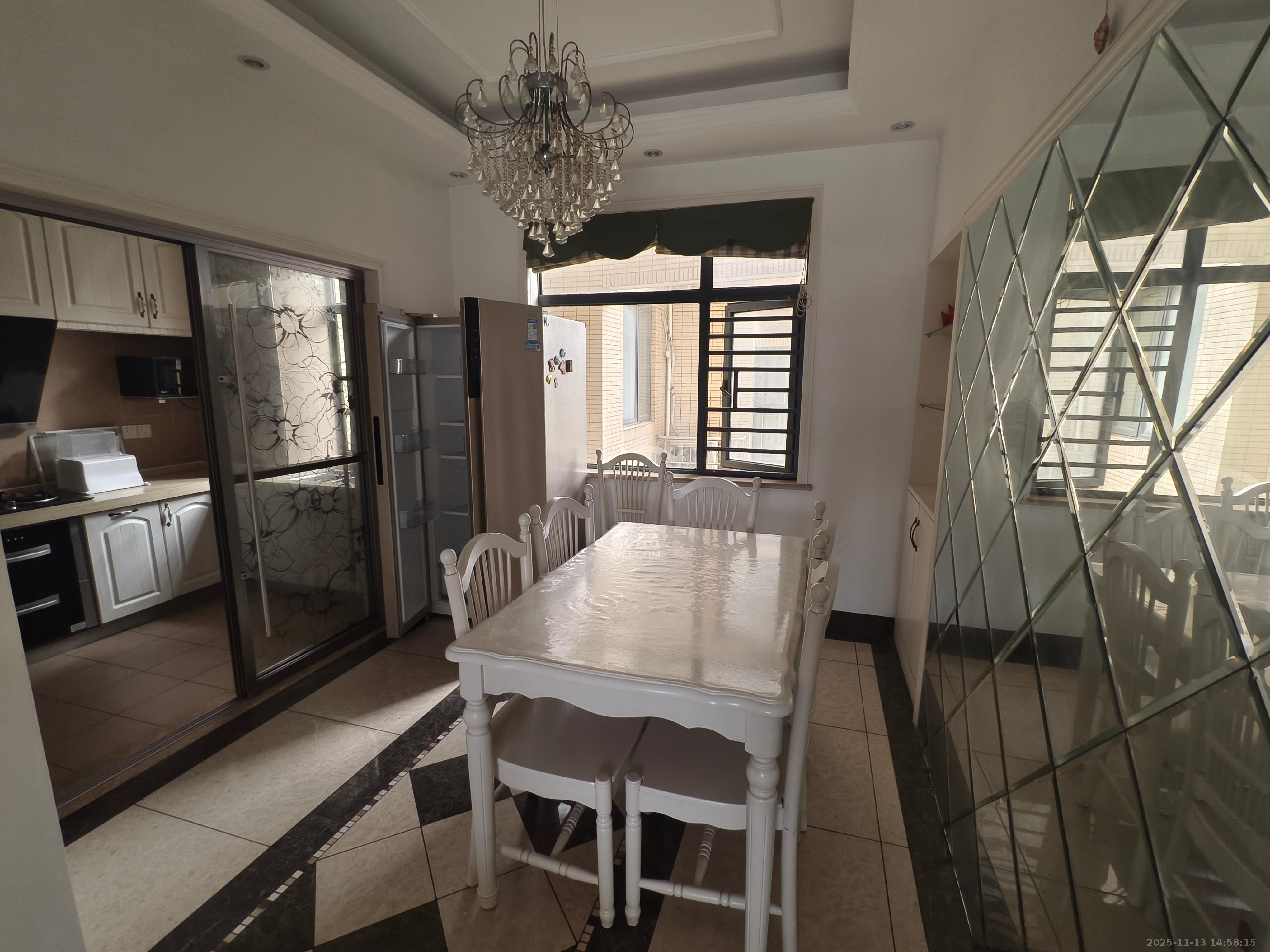 长盛岚庭  3室2厅1卫    2380.0元/月室内图