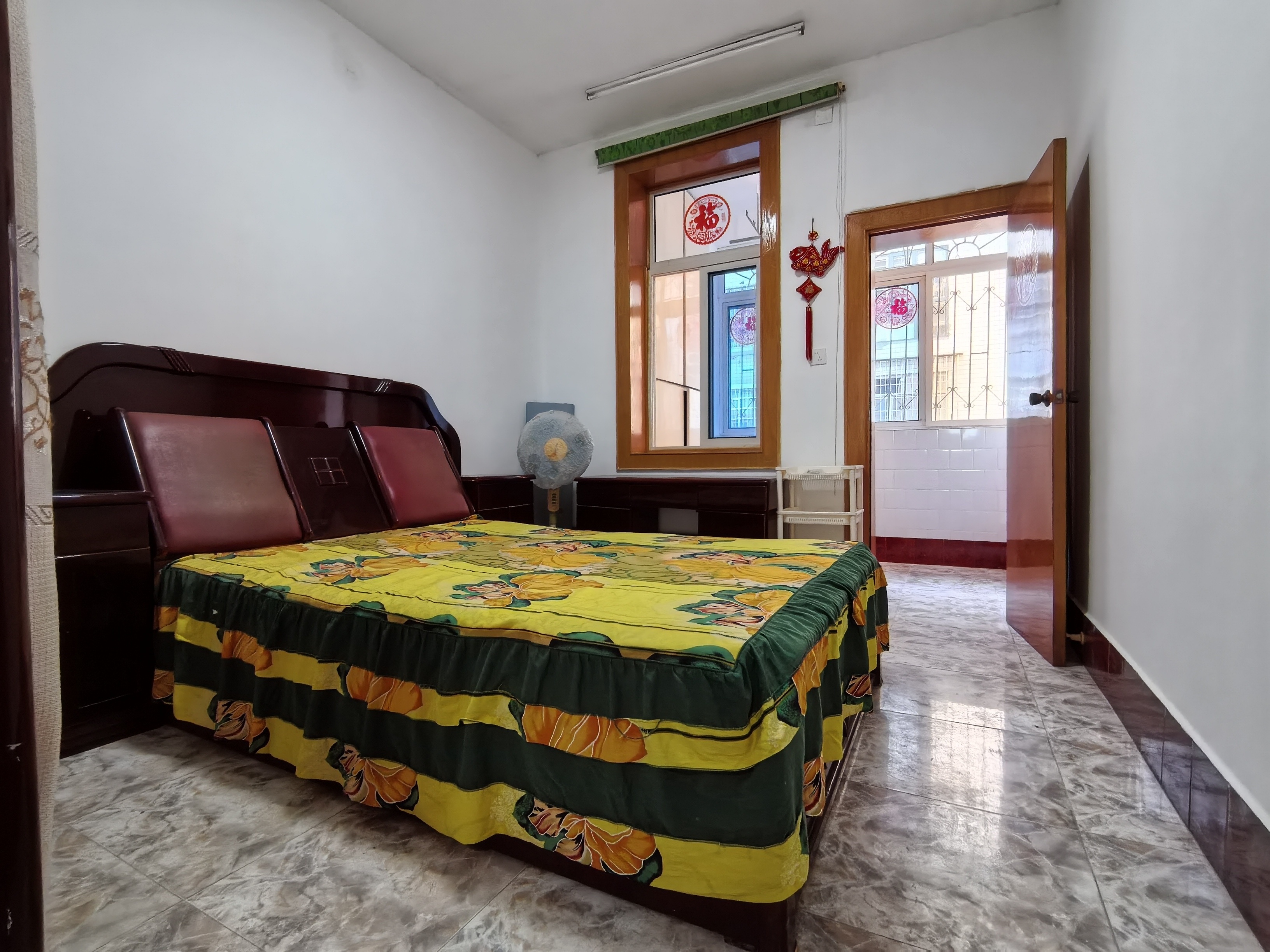 轻纺局家属院 1室0厅0卫 29.8万 轻纺局家属院 1室0厅0卫 29.8万客厅