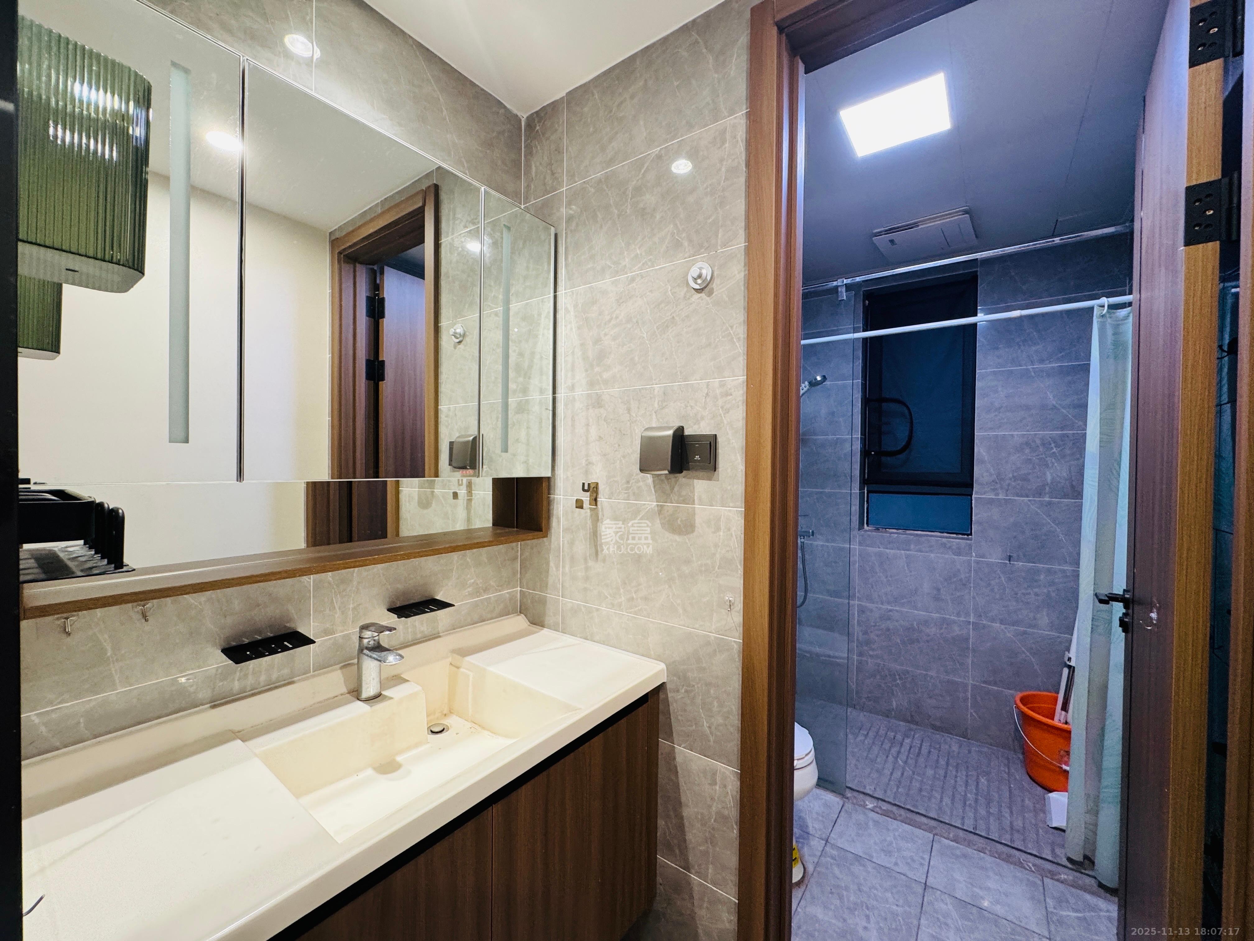 卓越中寰 4室2厅2卫 5500.0元/月 卓越中寰 4室2厅2卫 5500.0元/月室内图