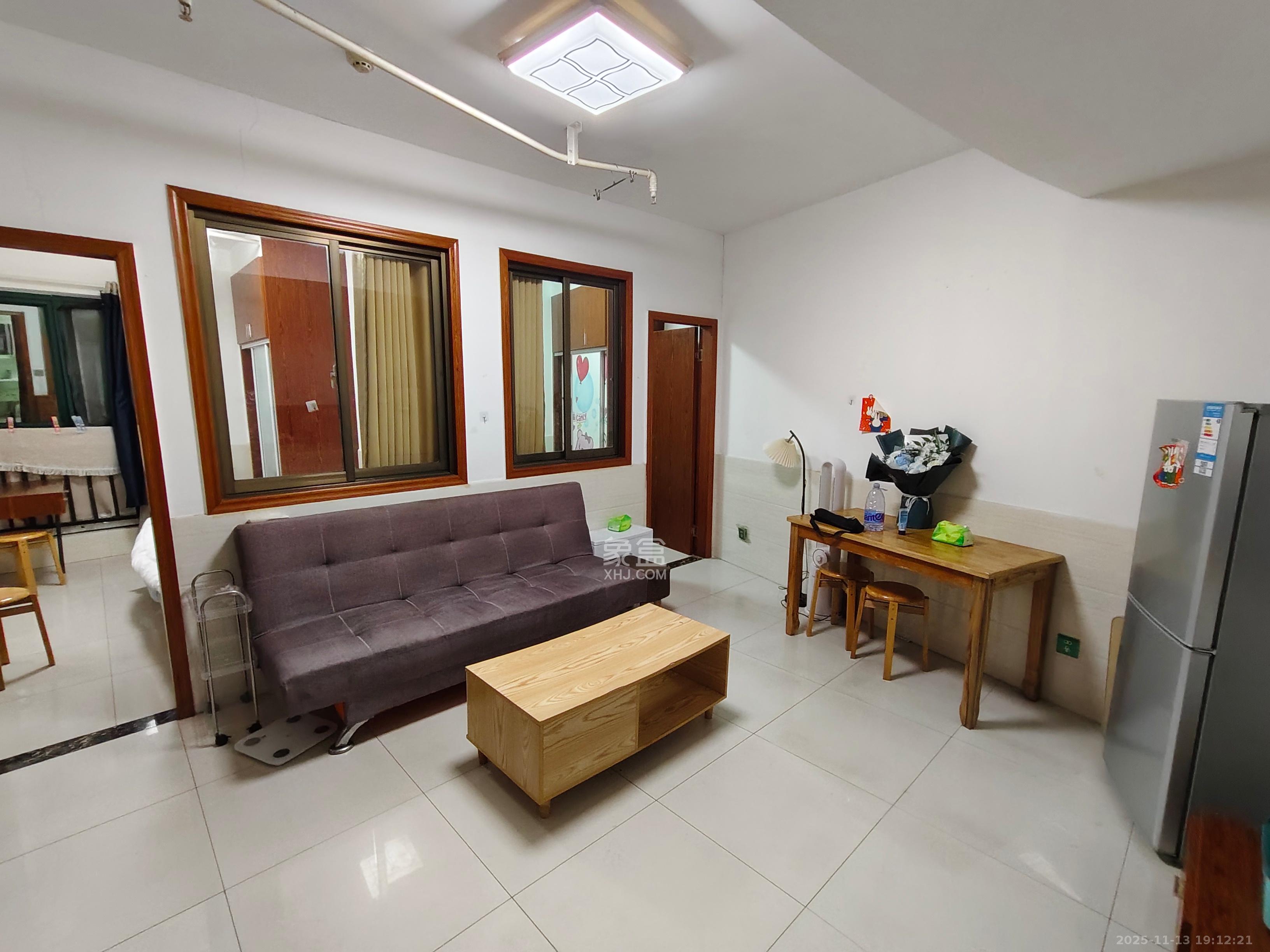 湖韵佳苑  2室1厅1卫    1700.0元/月室内图