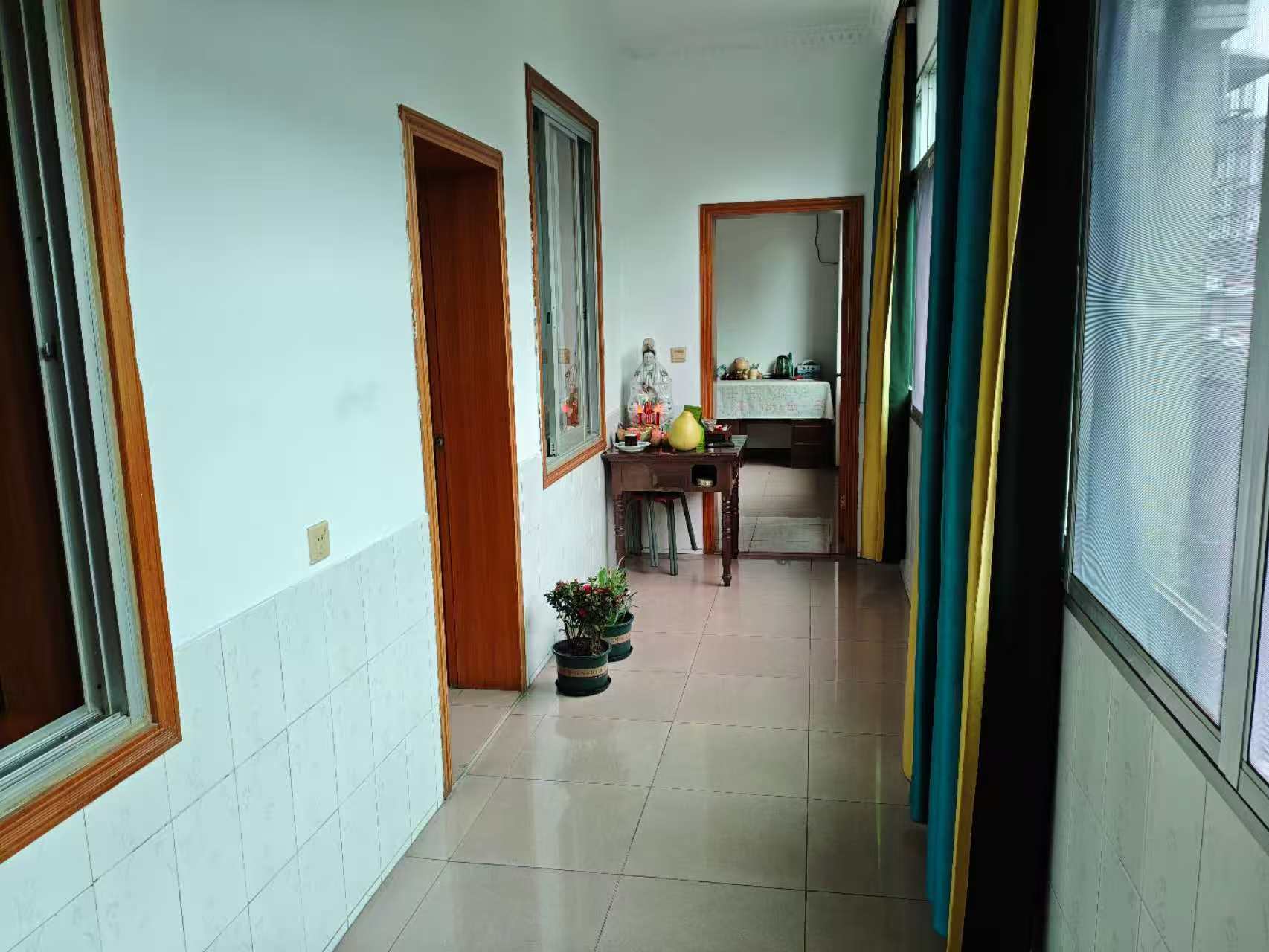 桃花仑居委会  1室2厅2卫    30.8万客厅