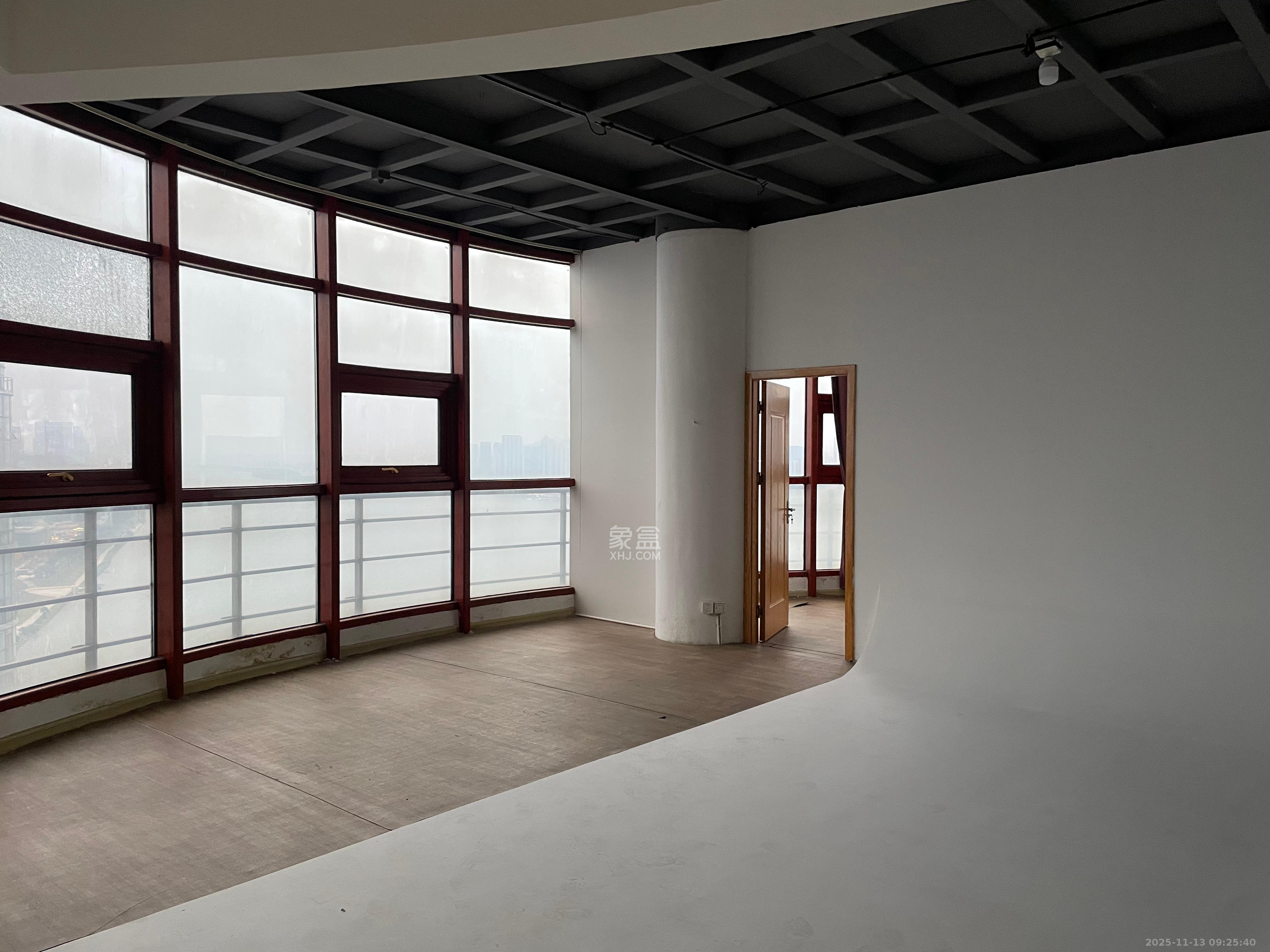 湘江世纪城富湾国际 5室2厅3卫 6000.0元/月 湘江世纪城富湾国际 5室2厅3卫 6000.0元/月室内图