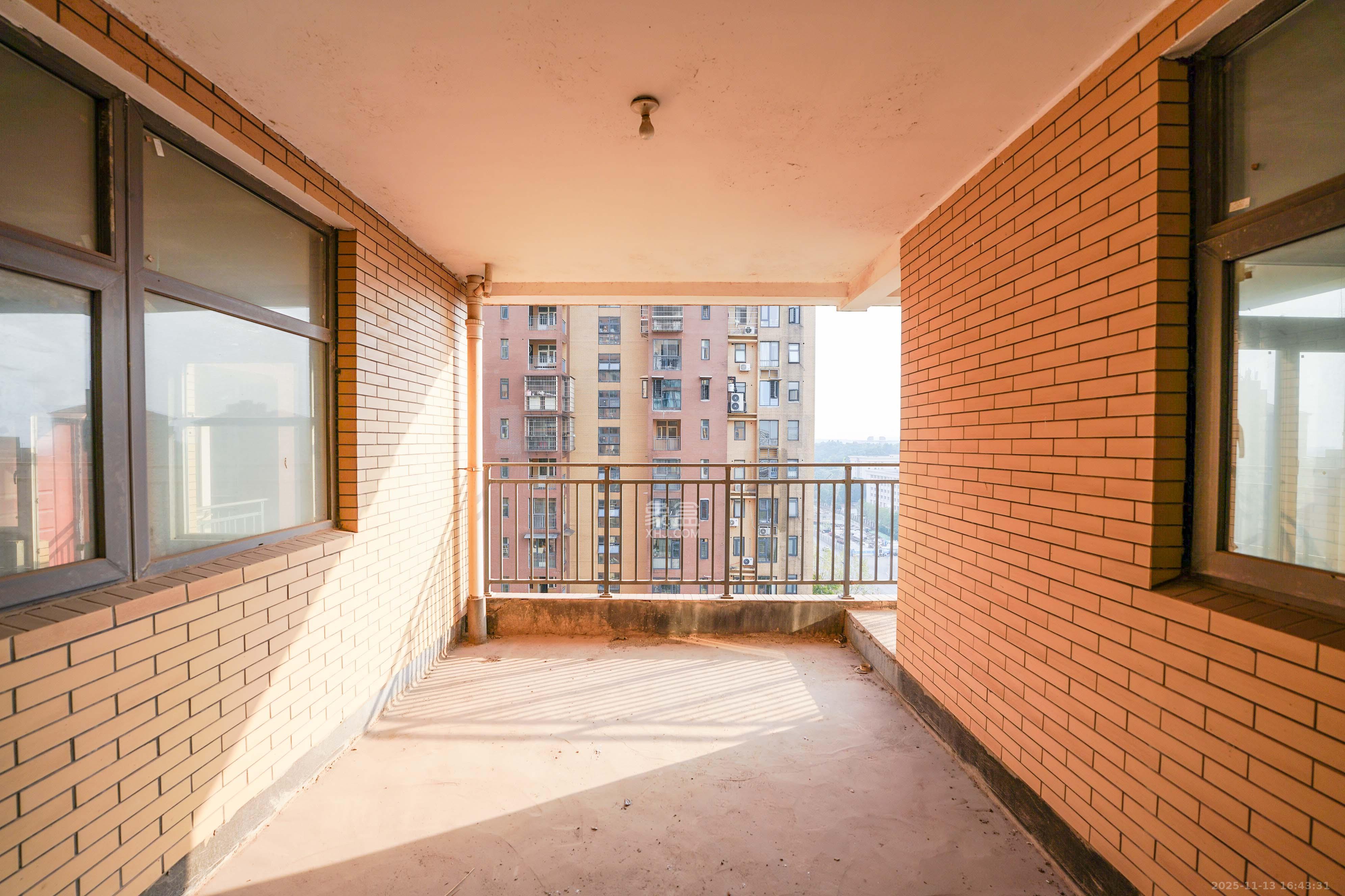 汇金城/嘉华城一期  5室2厅2卫    158.0万卧室