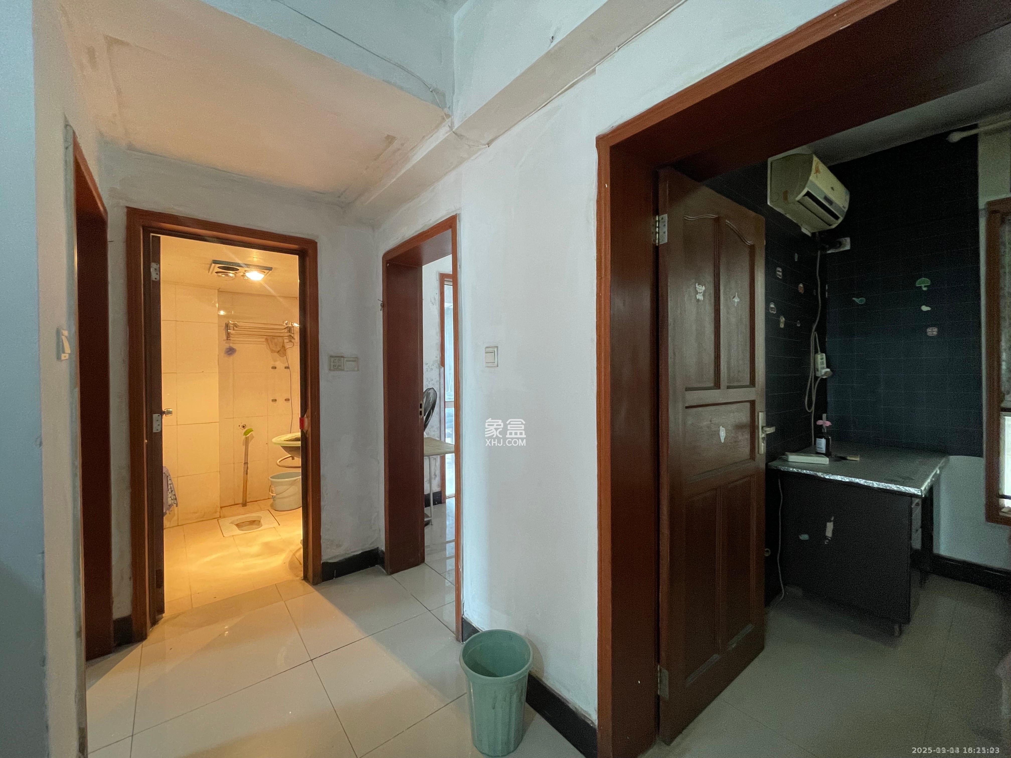 未来现代城  1室2厅1卫    1350.0元/月室内图