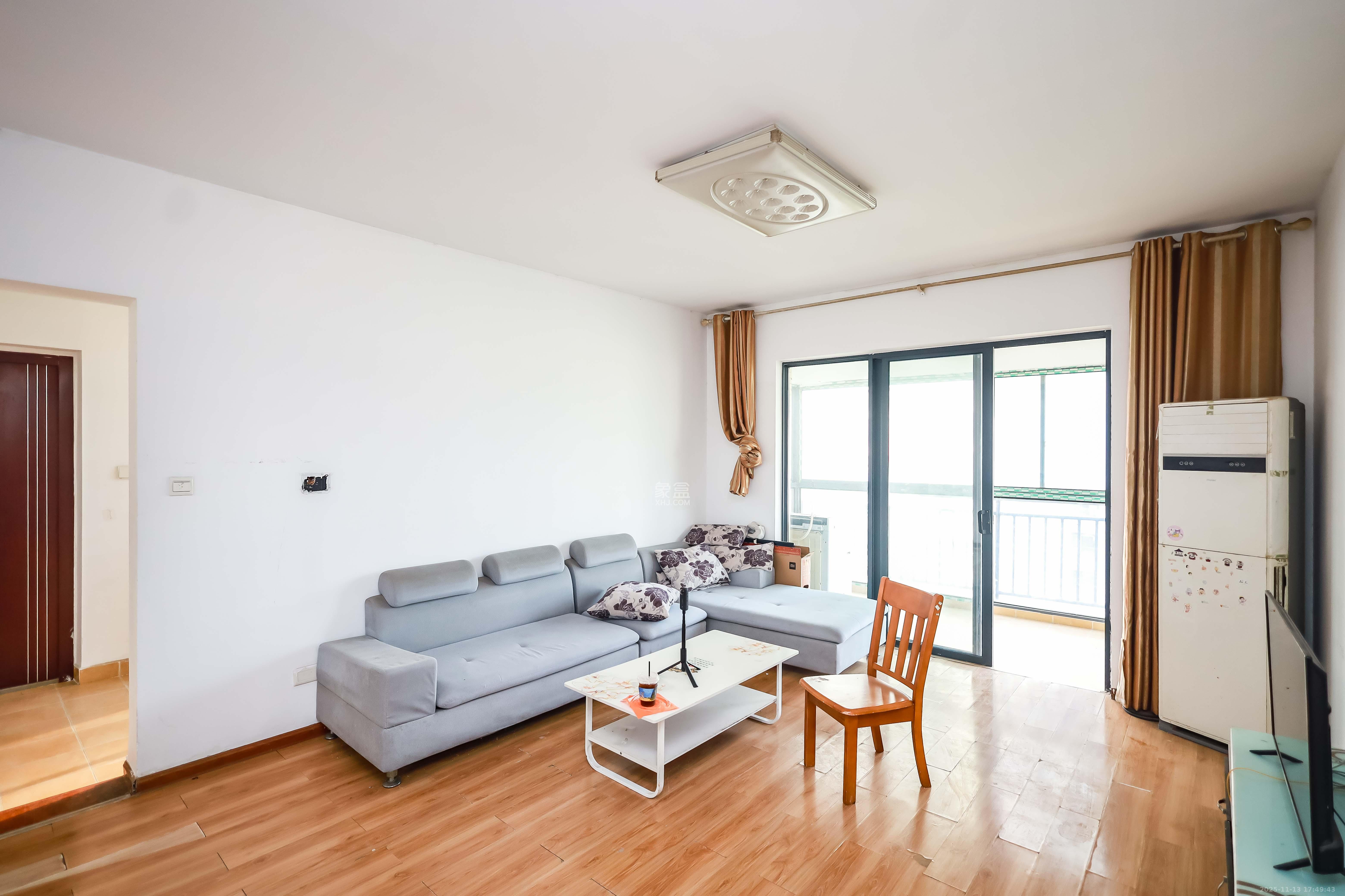 莱茵城 3室2厅2卫 85.8万 莱茵城 3室2厅2卫 85.8万客厅