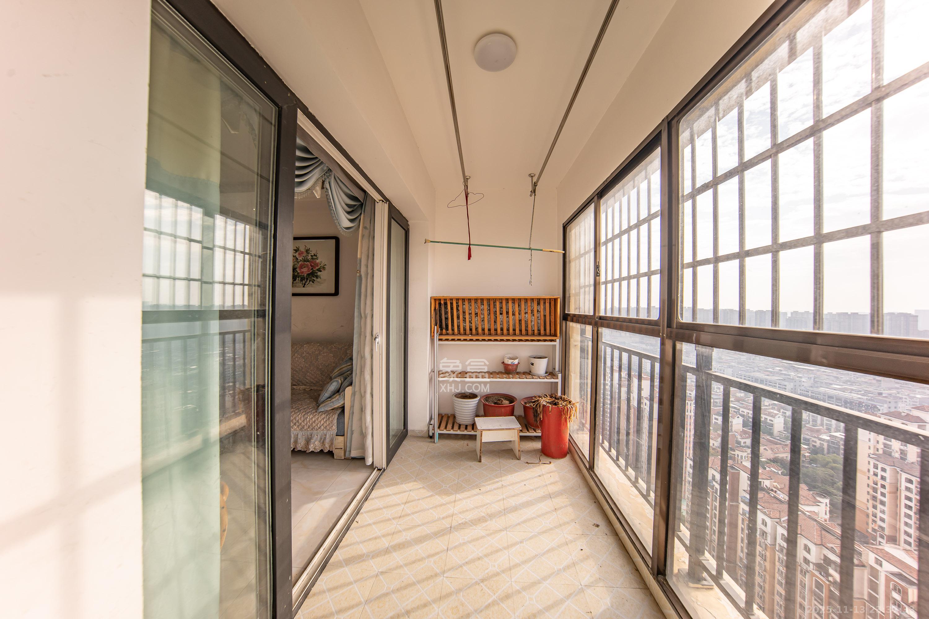 米兰春天 3室2厅1卫 70.0万 米兰春天 3室2厅1卫 70.0万阳台